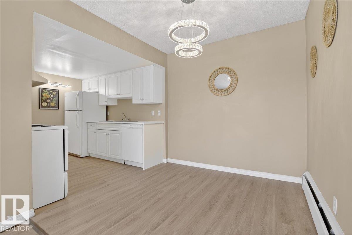 #309 2908 116A Av Nw, Edmonton, AB - Indoor Photo Showing Kitchen