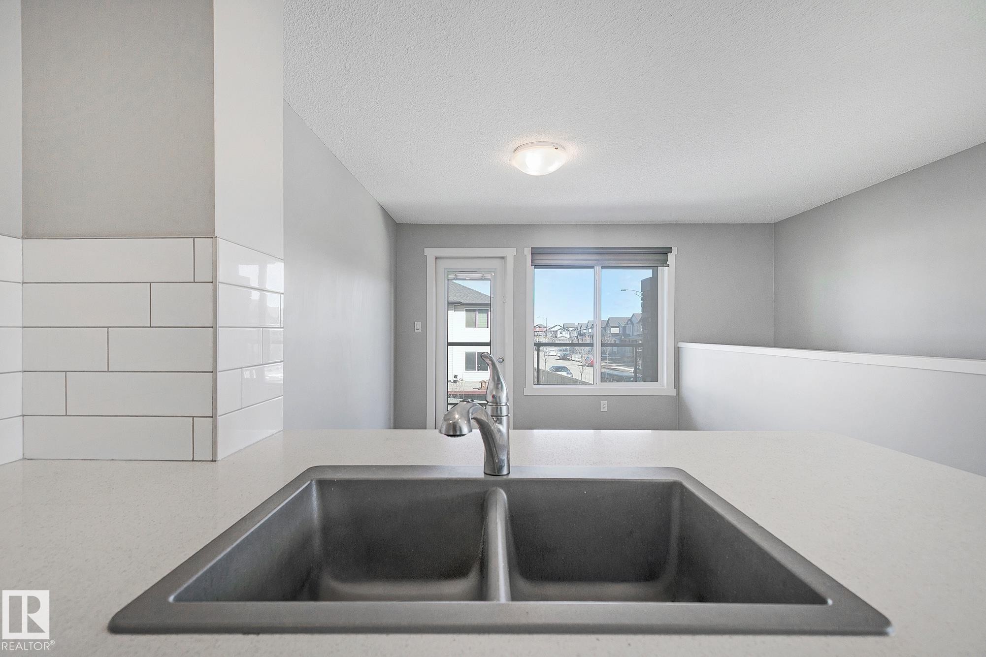 #20 1530 Tamarack Boulevard Nw, Edmonton, AB - Indoor Photo Showing Kitchen With Double Sink