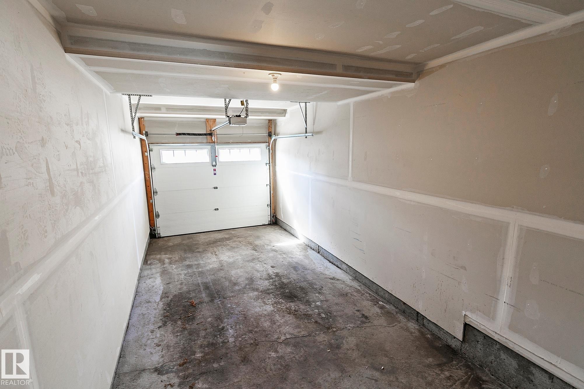 #20 1530 Tamarack Boulevard Nw, Edmonton, AB - Indoor Photo Showing Garage
