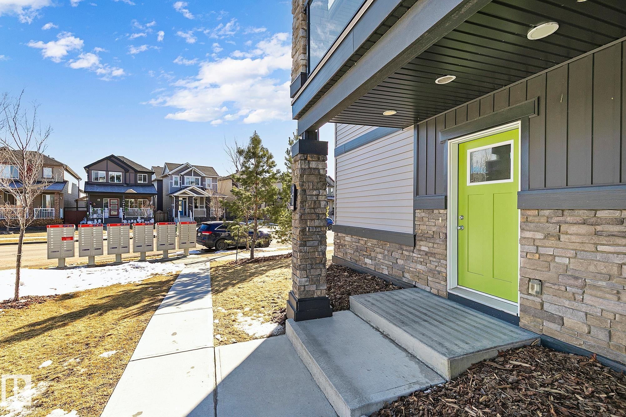 #20 1530 Tamarack Boulevard Nw, Edmonton, AB - Outdoor