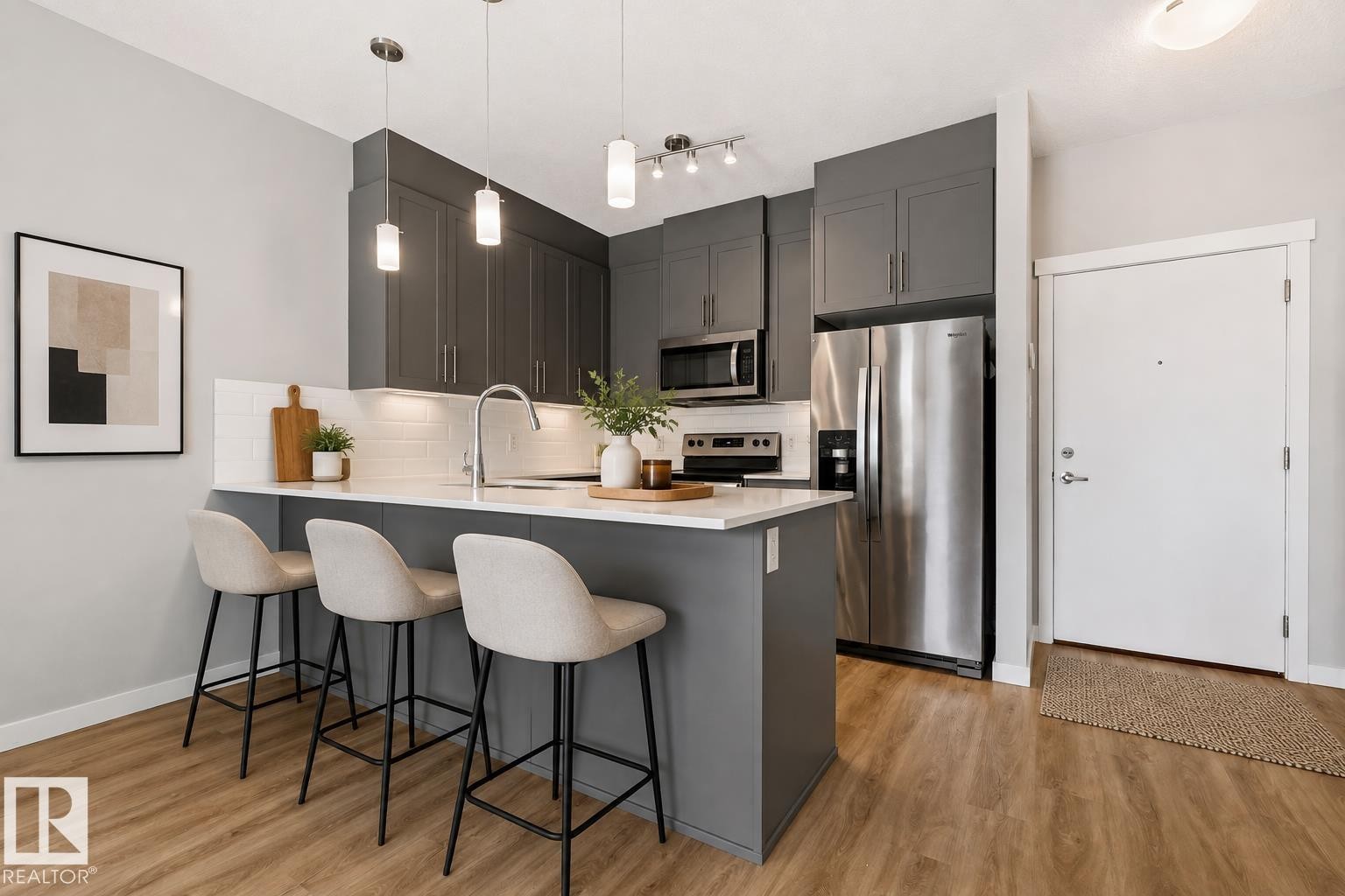 #121 812 Welsh Dr Sw, Edmonton, AB - Indoor Photo Showing Kitchen With Upgraded Kitchen