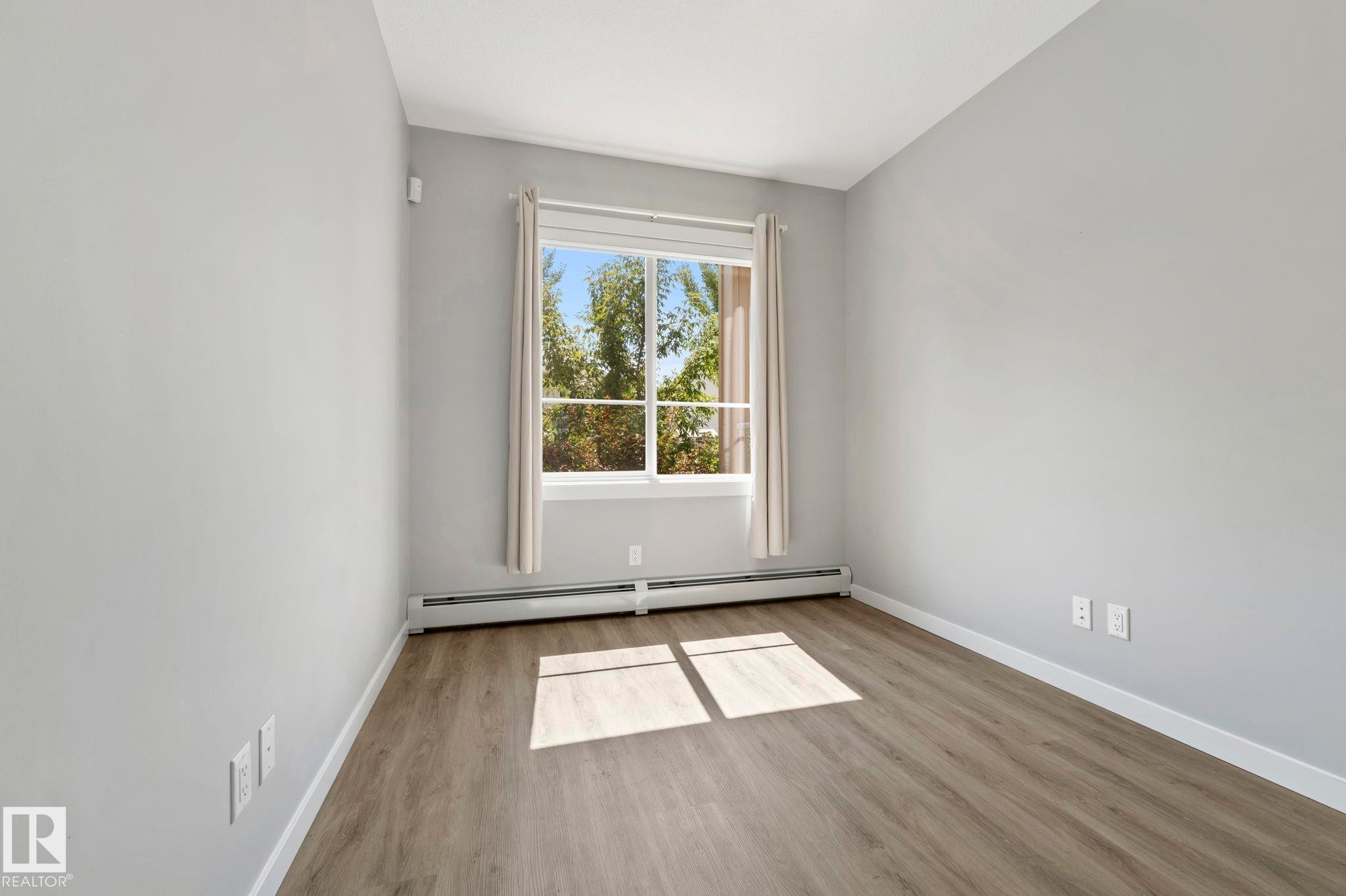 #121 812 Welsh Dr Sw, Edmonton, AB - Indoor Photo Showing Other Room