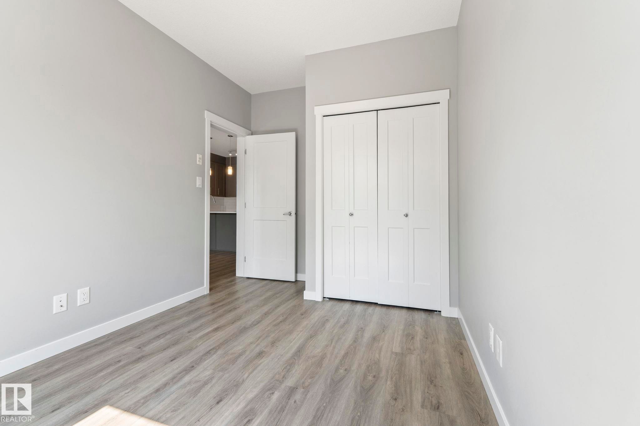#121 812 Welsh Dr Sw, Edmonton, AB - Indoor