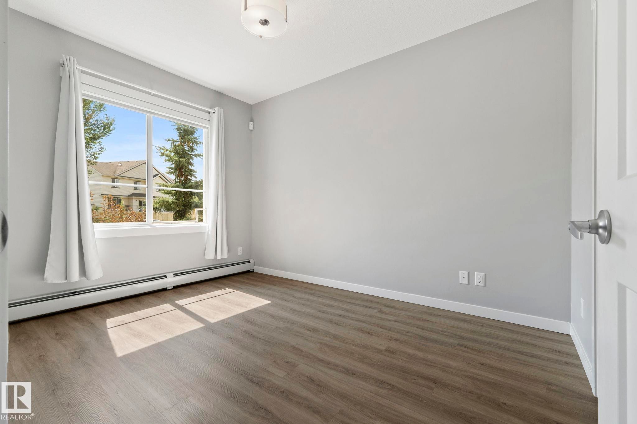 #121 812 Welsh Dr Sw, Edmonton, AB - Indoor Photo Showing Other Room