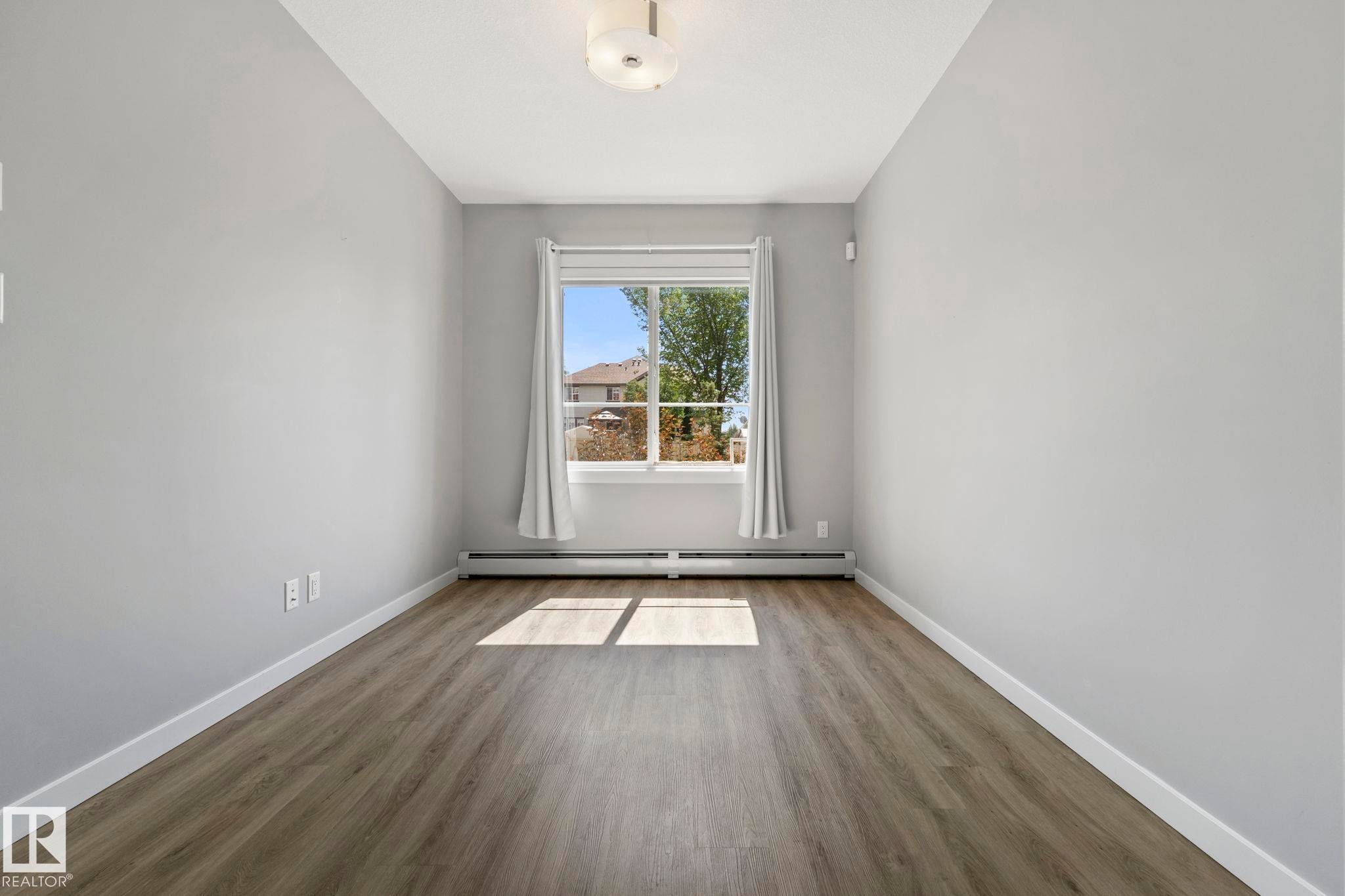 #121 812 Welsh Dr Sw, Edmonton, AB - Indoor Photo Showing Other Room