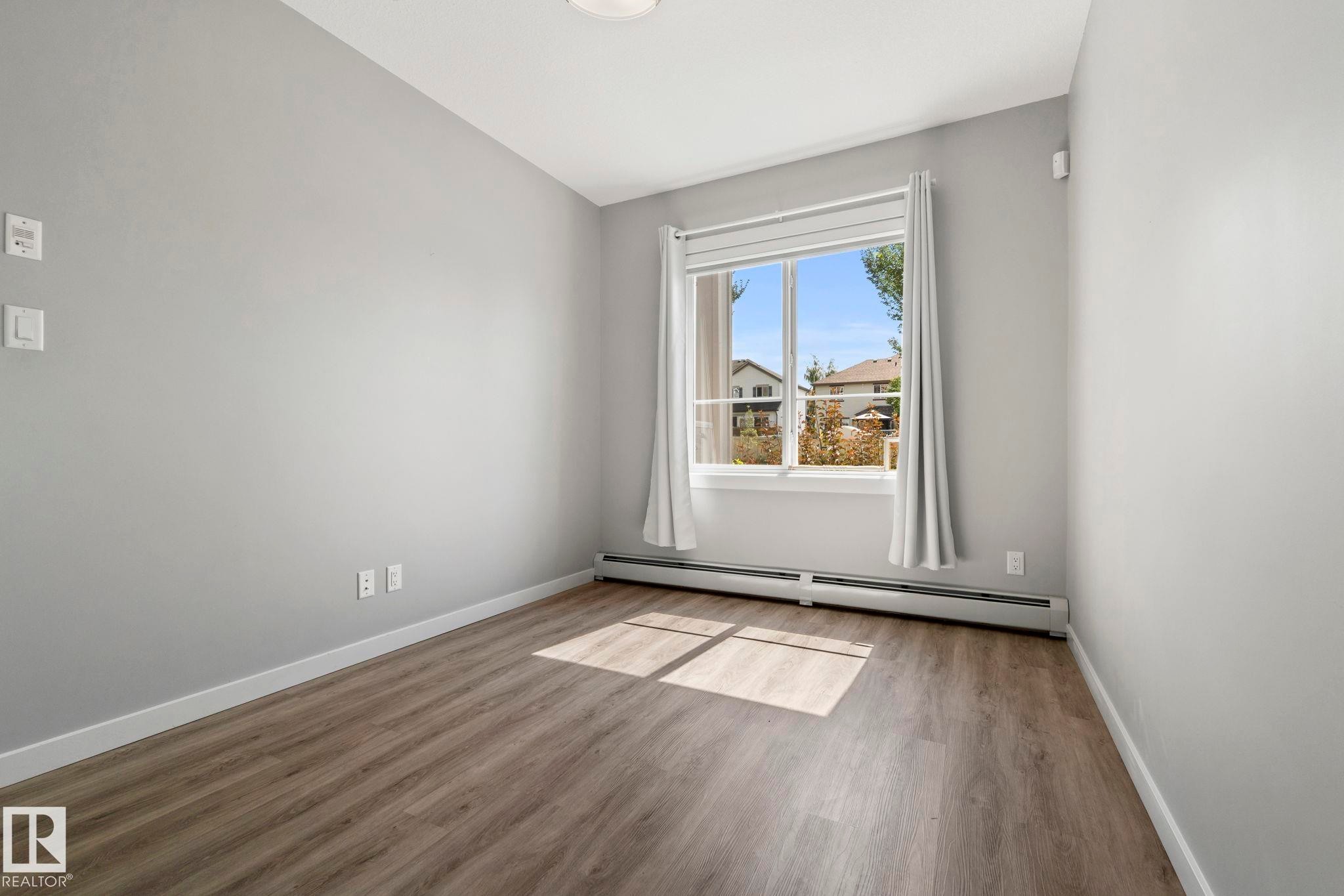 #121 812 Welsh Dr Sw, Edmonton, AB - Indoor Photo Showing Other Room