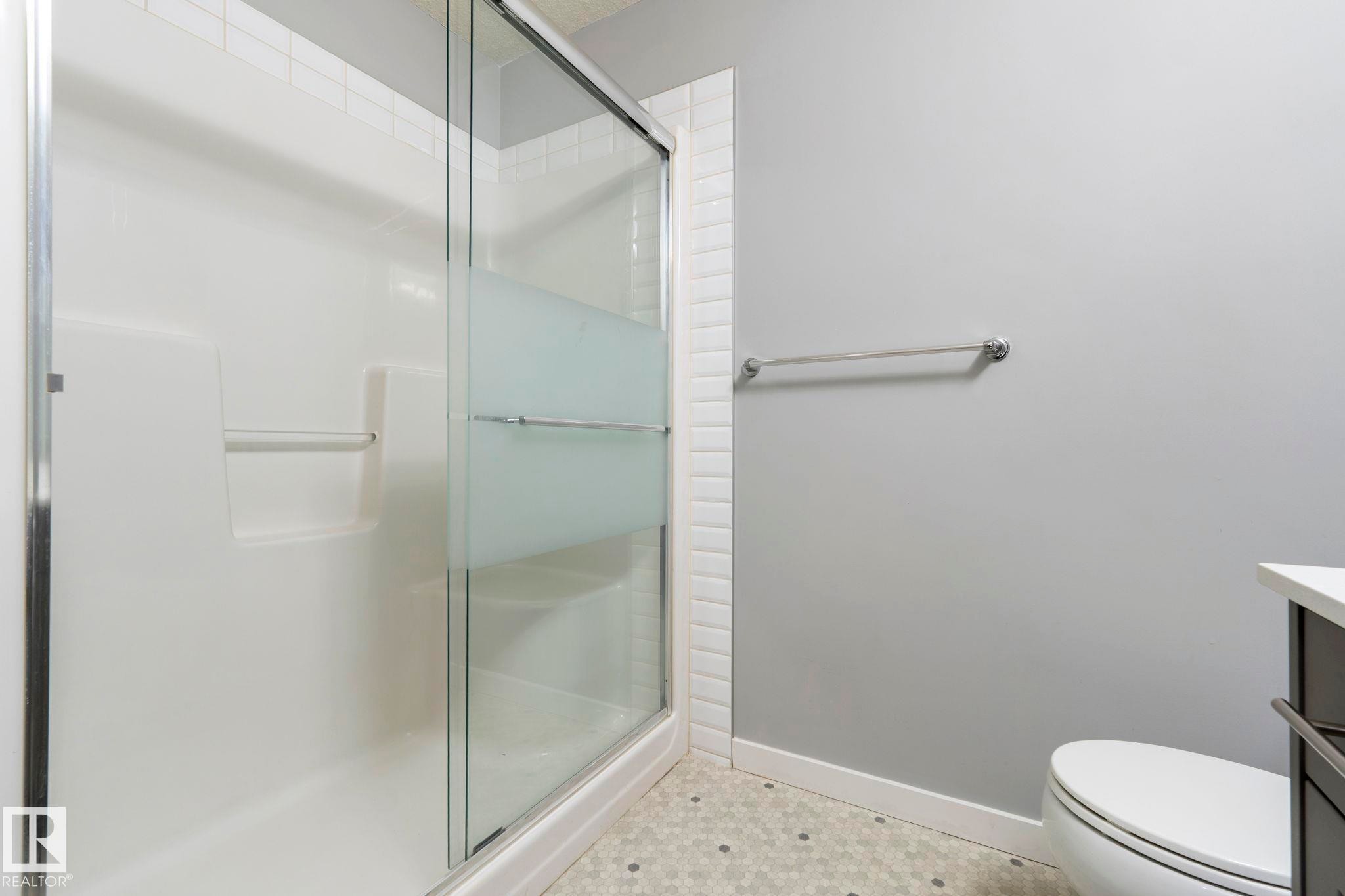 #121 812 Welsh Dr Sw, Edmonton, AB - Indoor Photo Showing Bathroom