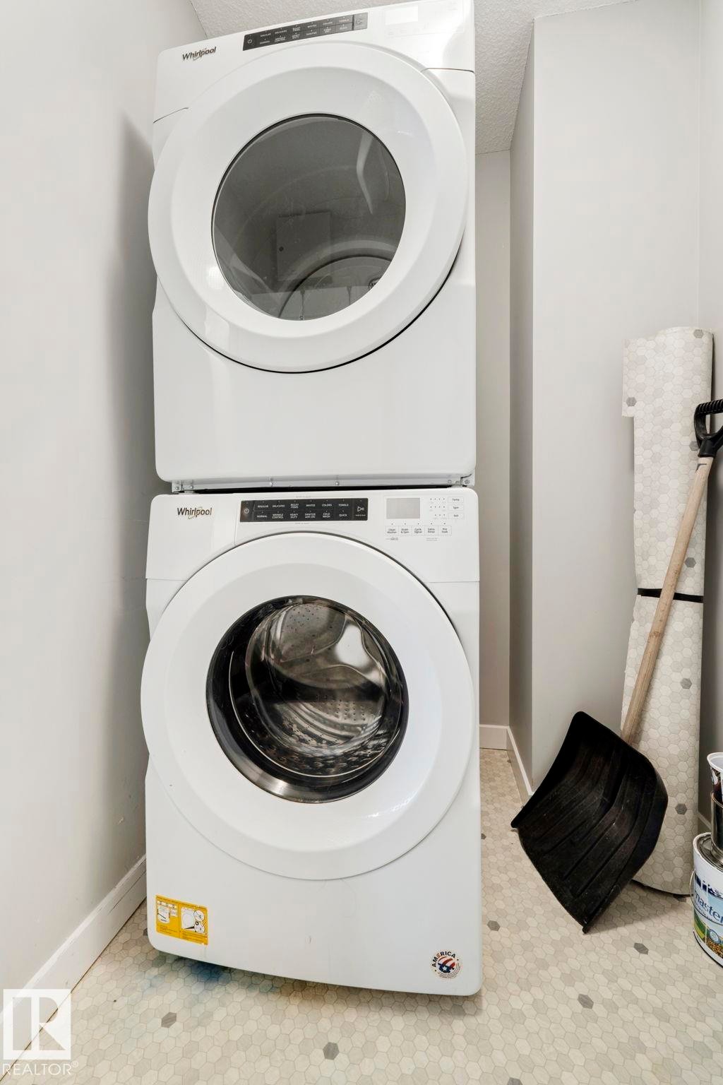 #121 812 Welsh Dr Sw, Edmonton, AB - Indoor Photo Showing Laundry Room