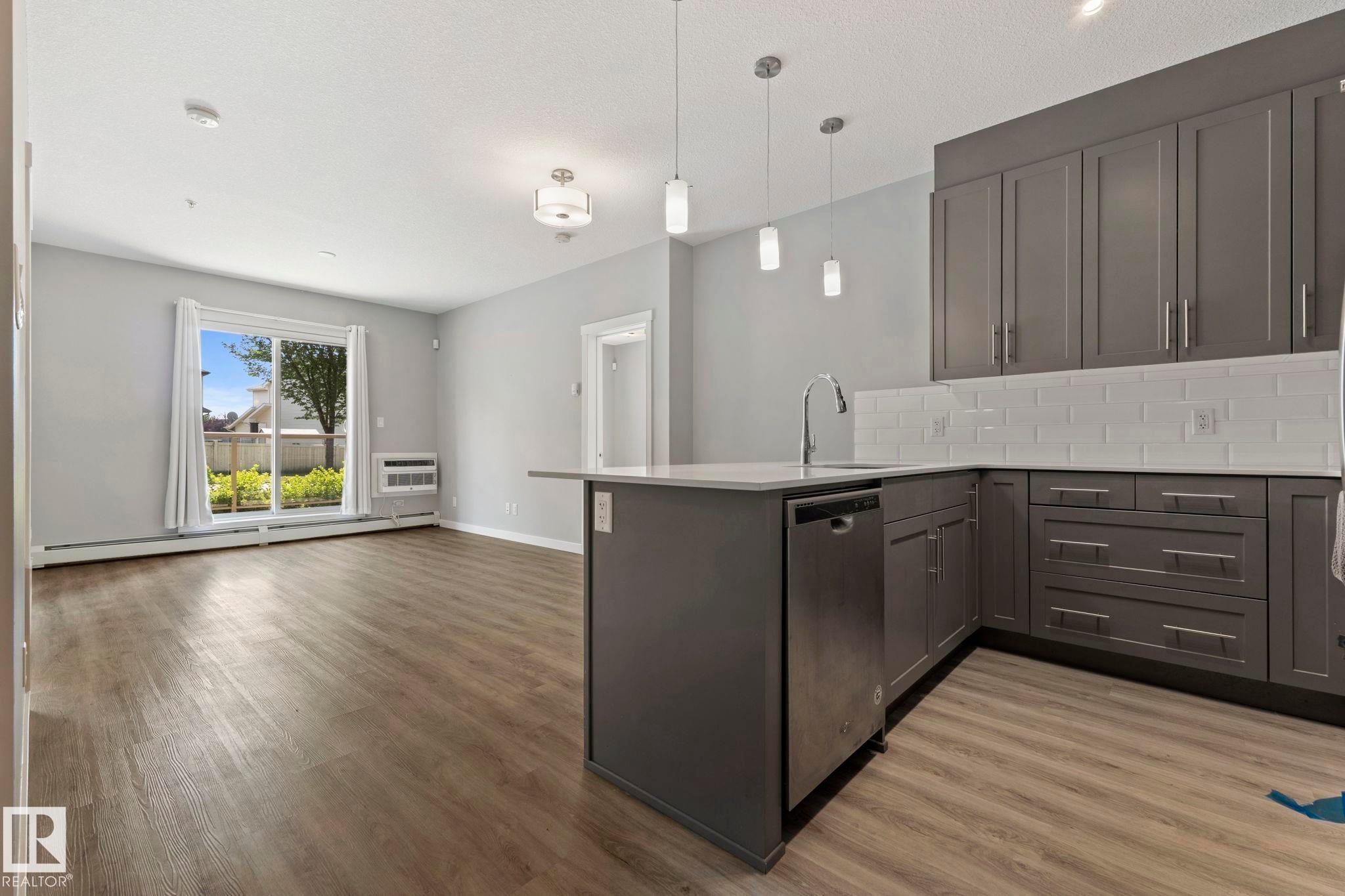 #121 812 Welsh Dr Sw, Edmonton, AB - Indoor Photo Showing Other Room