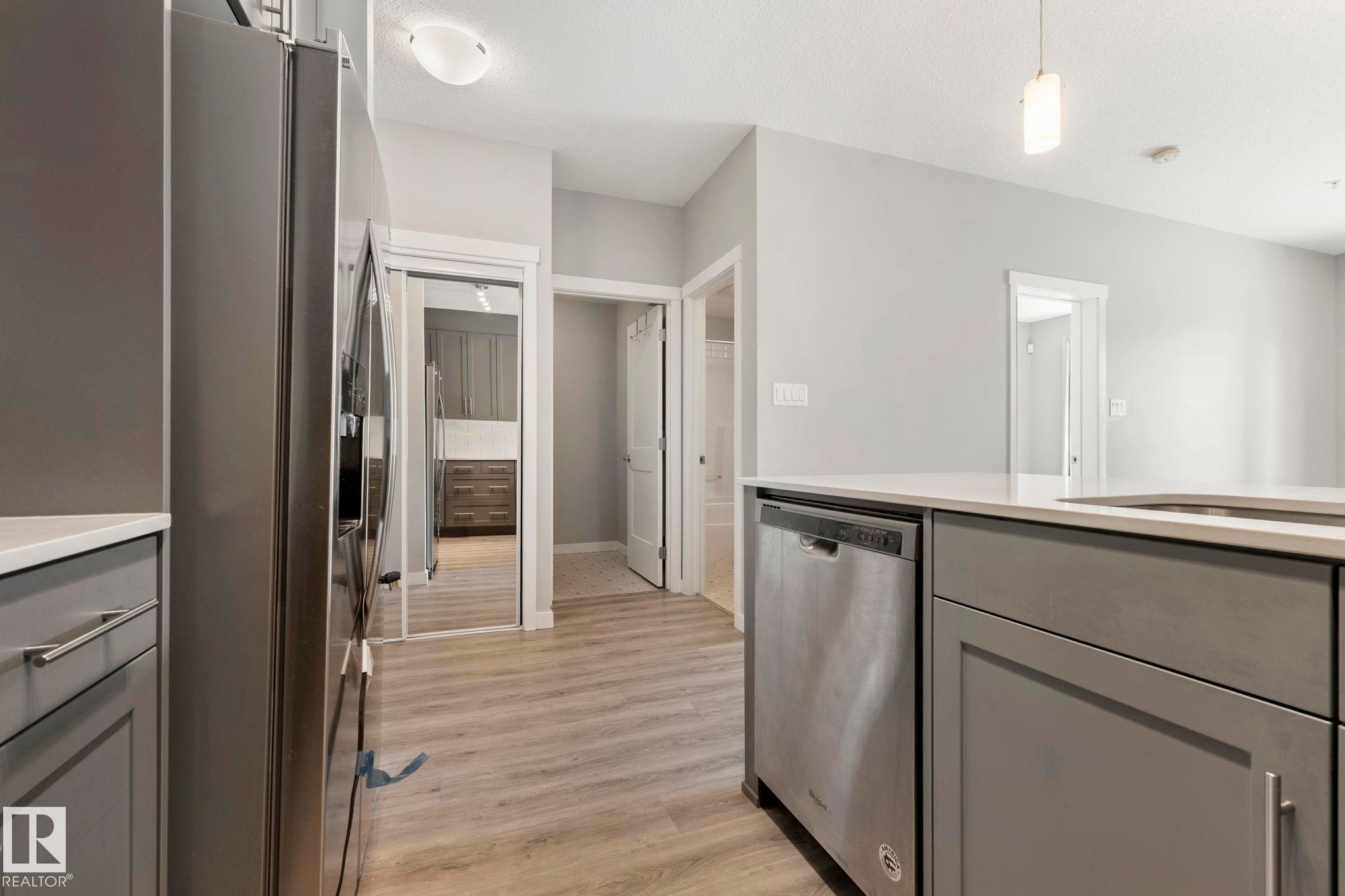 #121 812 Welsh Dr Sw, Edmonton, AB - Indoor Photo Showing Kitchen