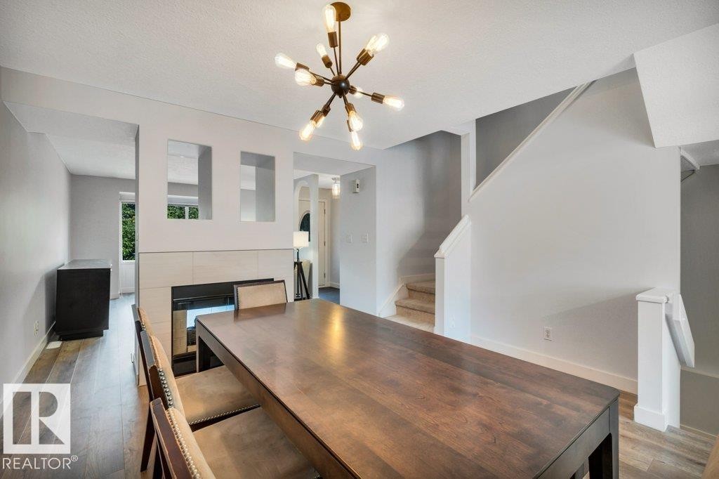 9321 98 Avenue Nw, Edmonton, AB - Indoor Photo Showing Dining Room