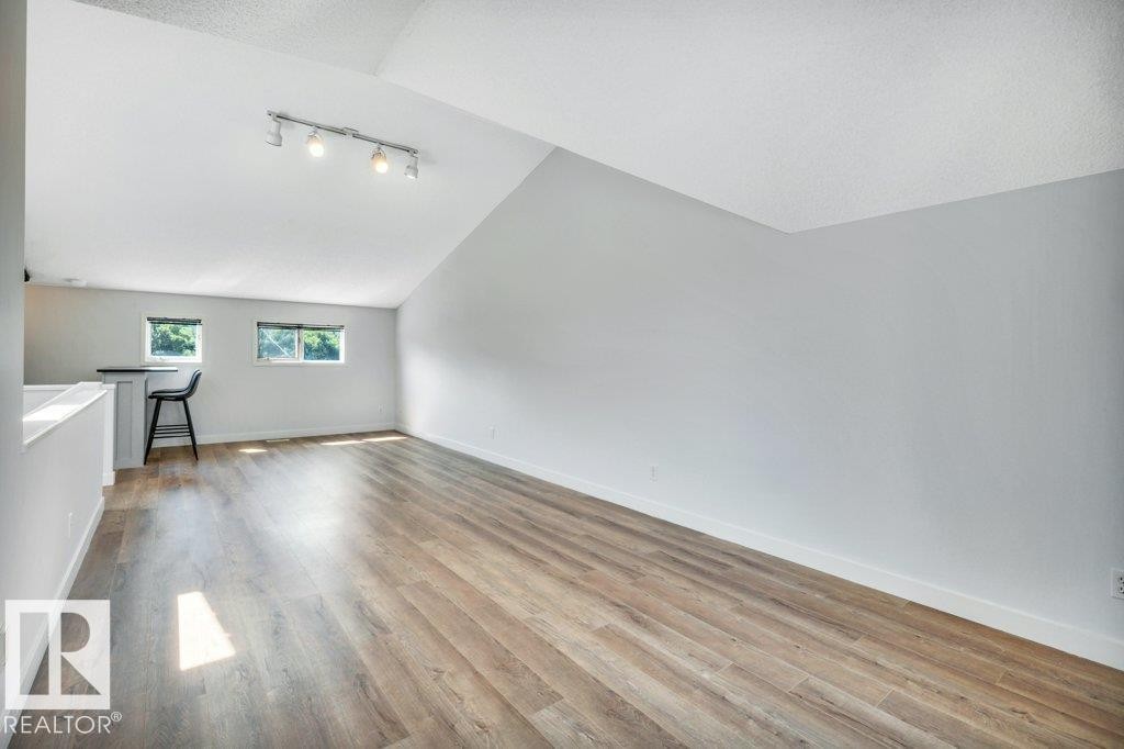 9321 98 Avenue Nw, Edmonton, AB - Indoor Photo Showing Other Room