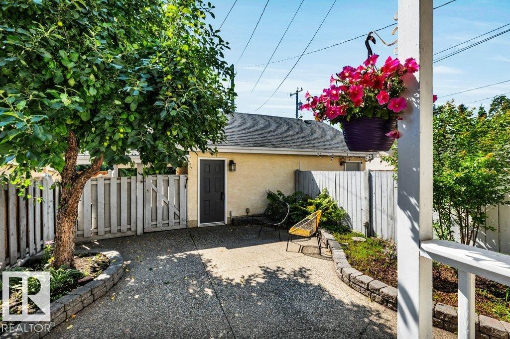 9321 98 Avenue Nw, Edmonton, AB - Outdoor