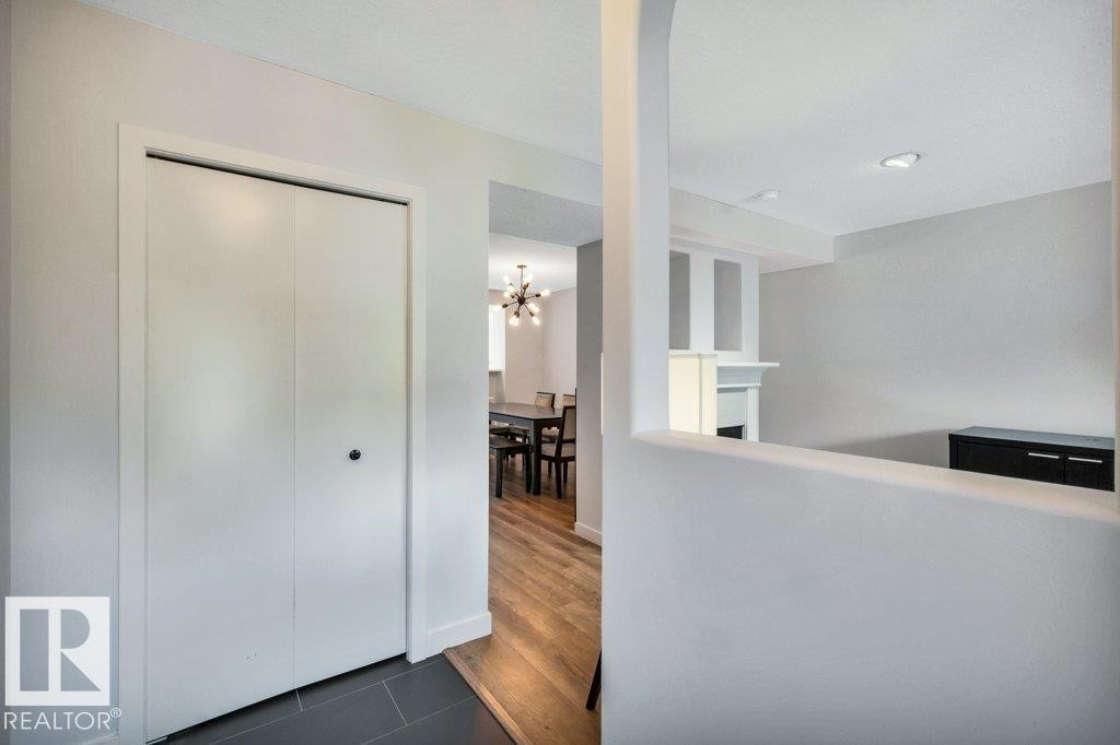 9321 98 Avenue Nw, Edmonton, AB - Indoor Photo Showing Other Room