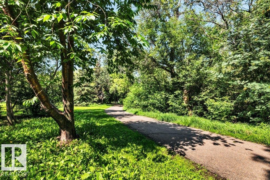 9321 98 Avenue Nw, Edmonton, AB - Outdoor