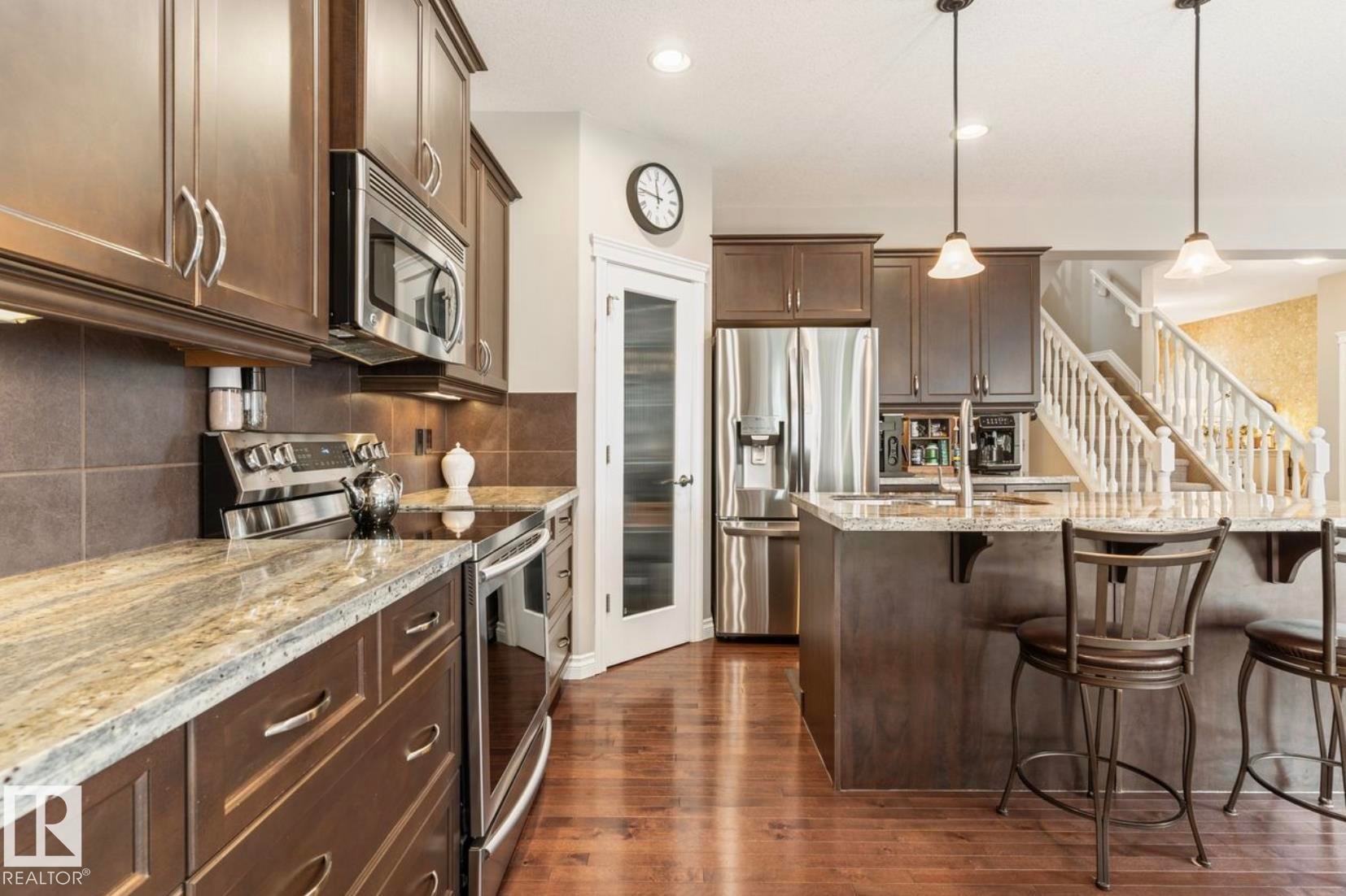 22 Voleta Crest, Spruce Grove, AB - Indoor Photo Showing Kitchen With Stainless Steel Kitchen With Upgraded Kitchen