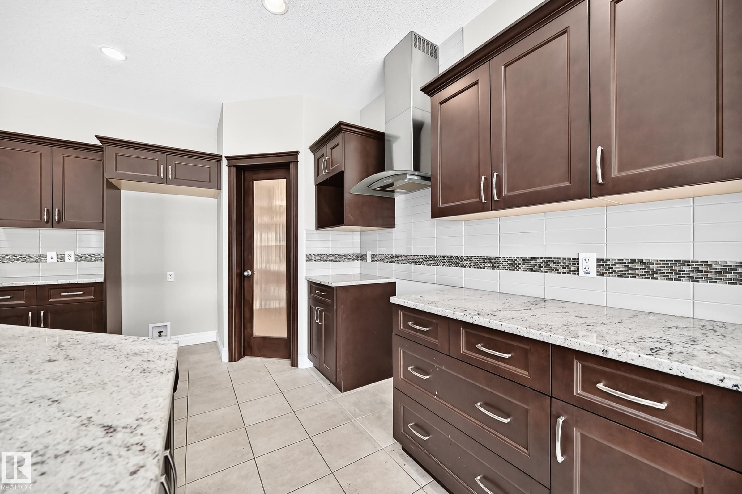13032 208 Street Nw, Edmonton, AB - Indoor Photo Showing Kitchen