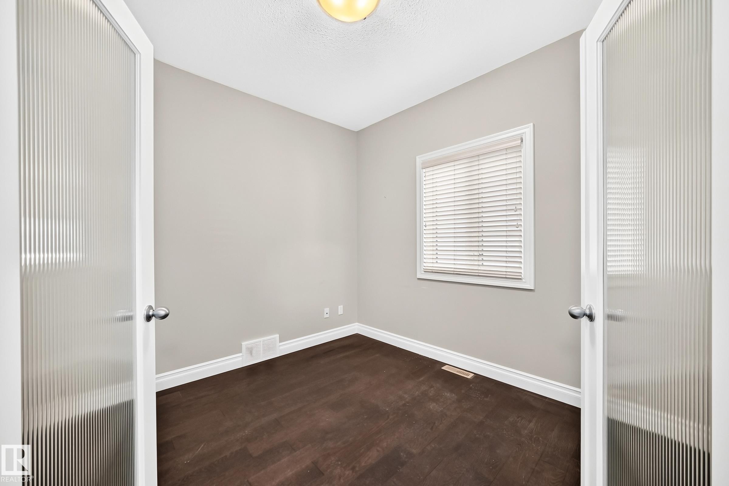 13032 208 Street Nw, Edmonton, AB - Indoor Photo Showing Other Room