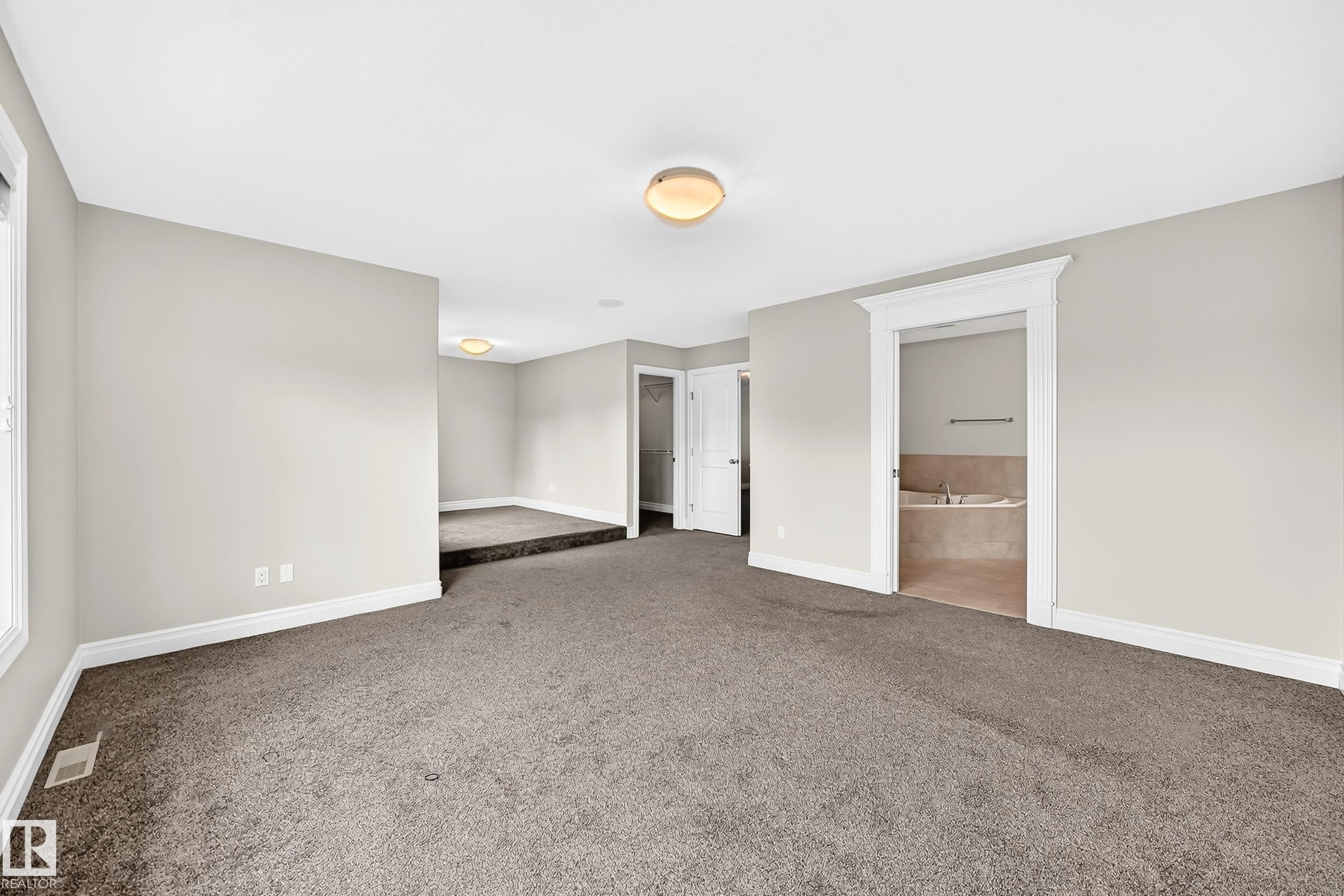 13032 208 Street Nw, Edmonton, AB - Indoor Photo Showing Other Room