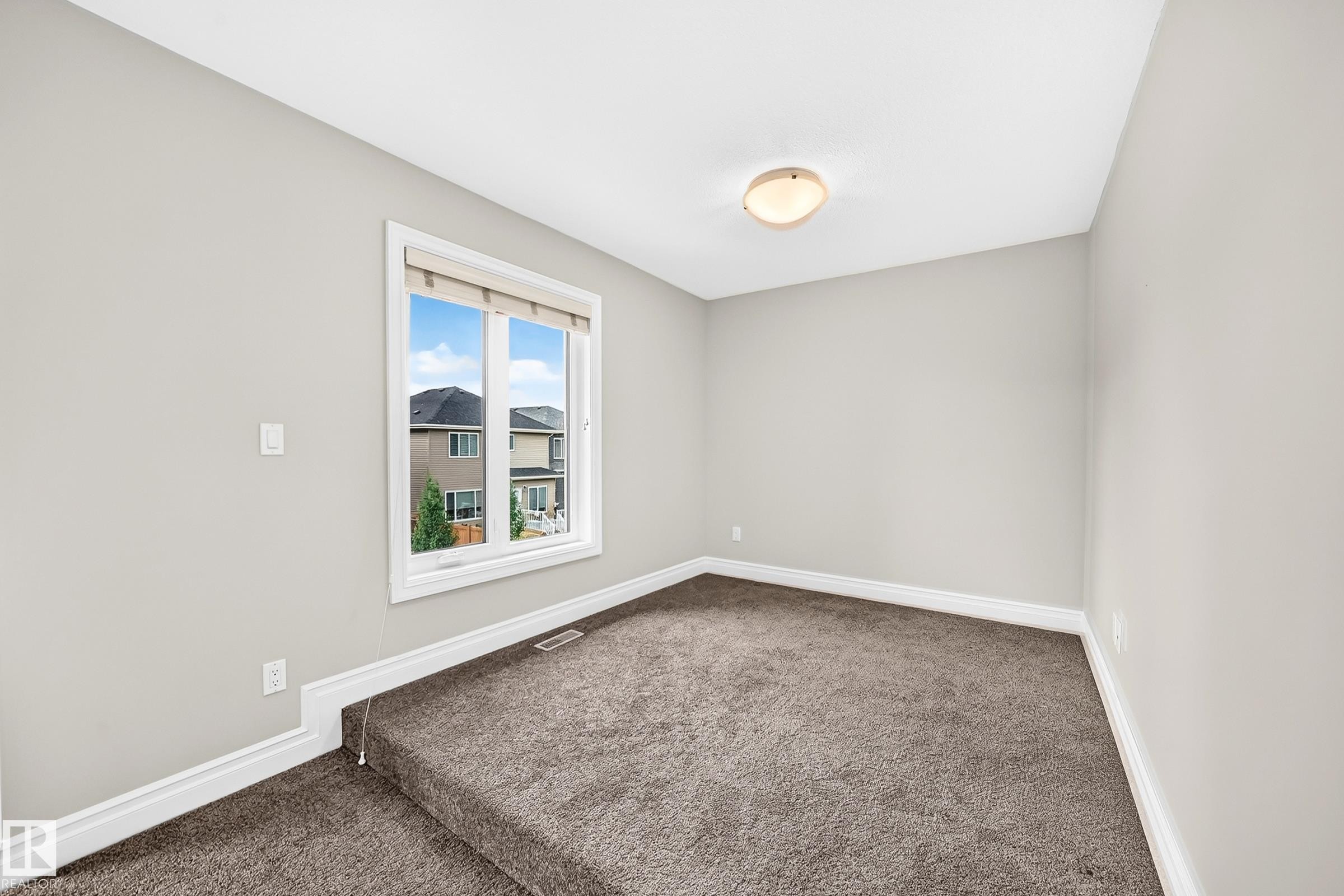 13032 208 Street Nw, Edmonton, AB - Indoor Photo Showing Other Room
