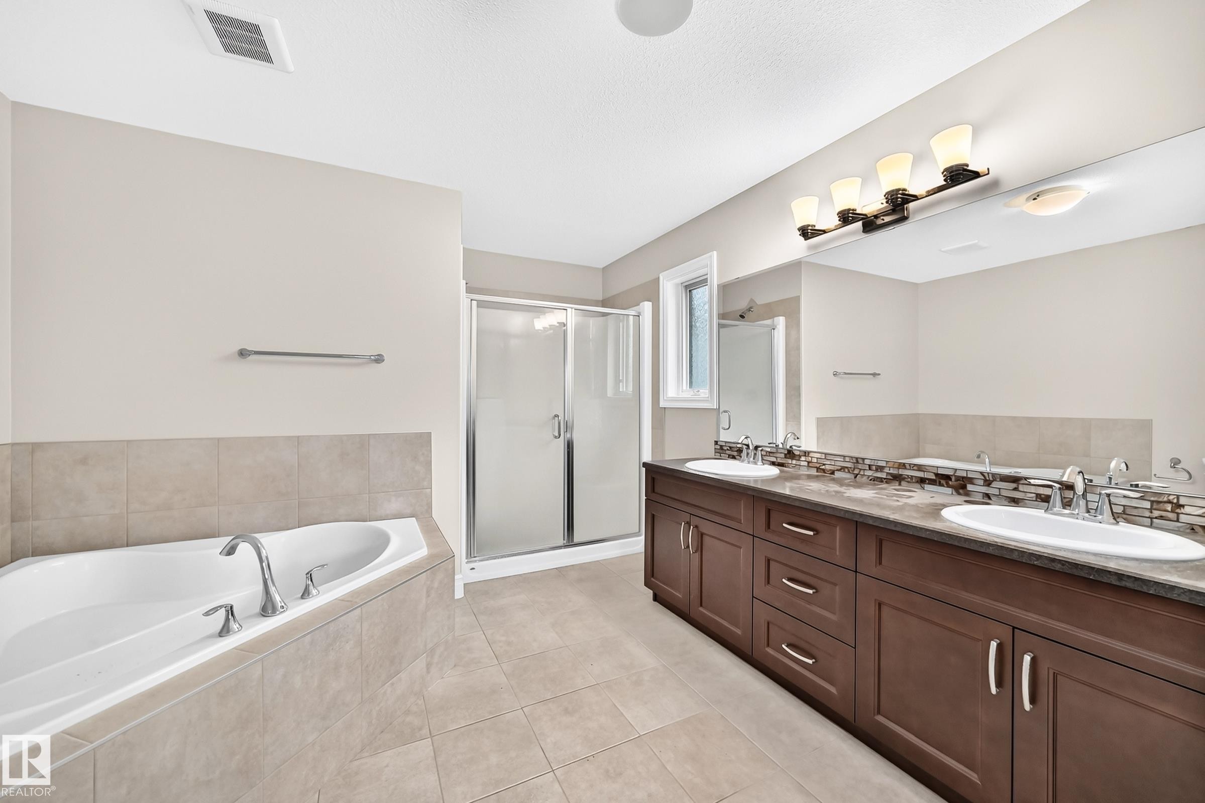 13032 208 Street Nw, Edmonton, AB - Indoor Photo Showing Bathroom