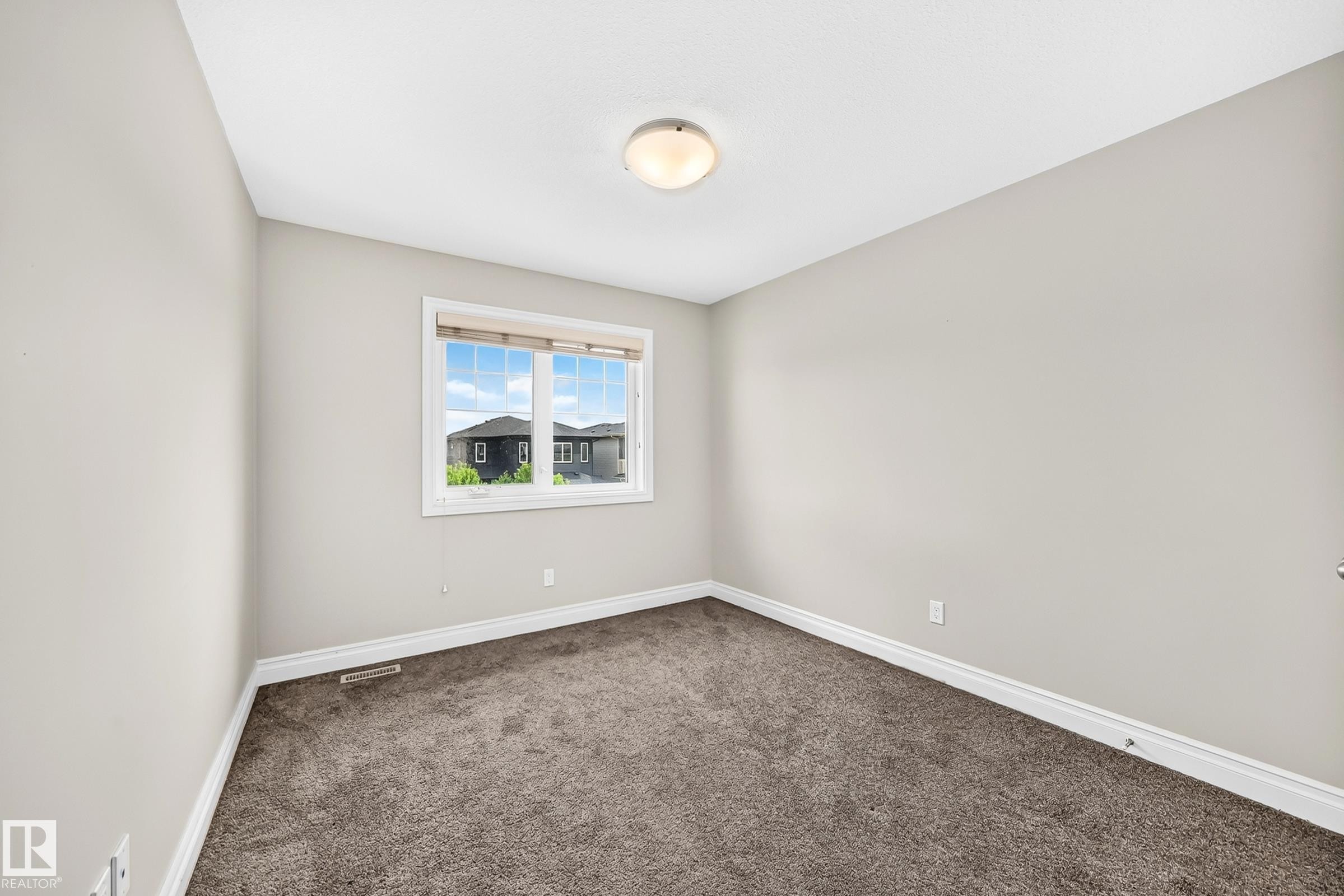 13032 208 Street Nw, Edmonton, AB - Indoor Photo Showing Other Room