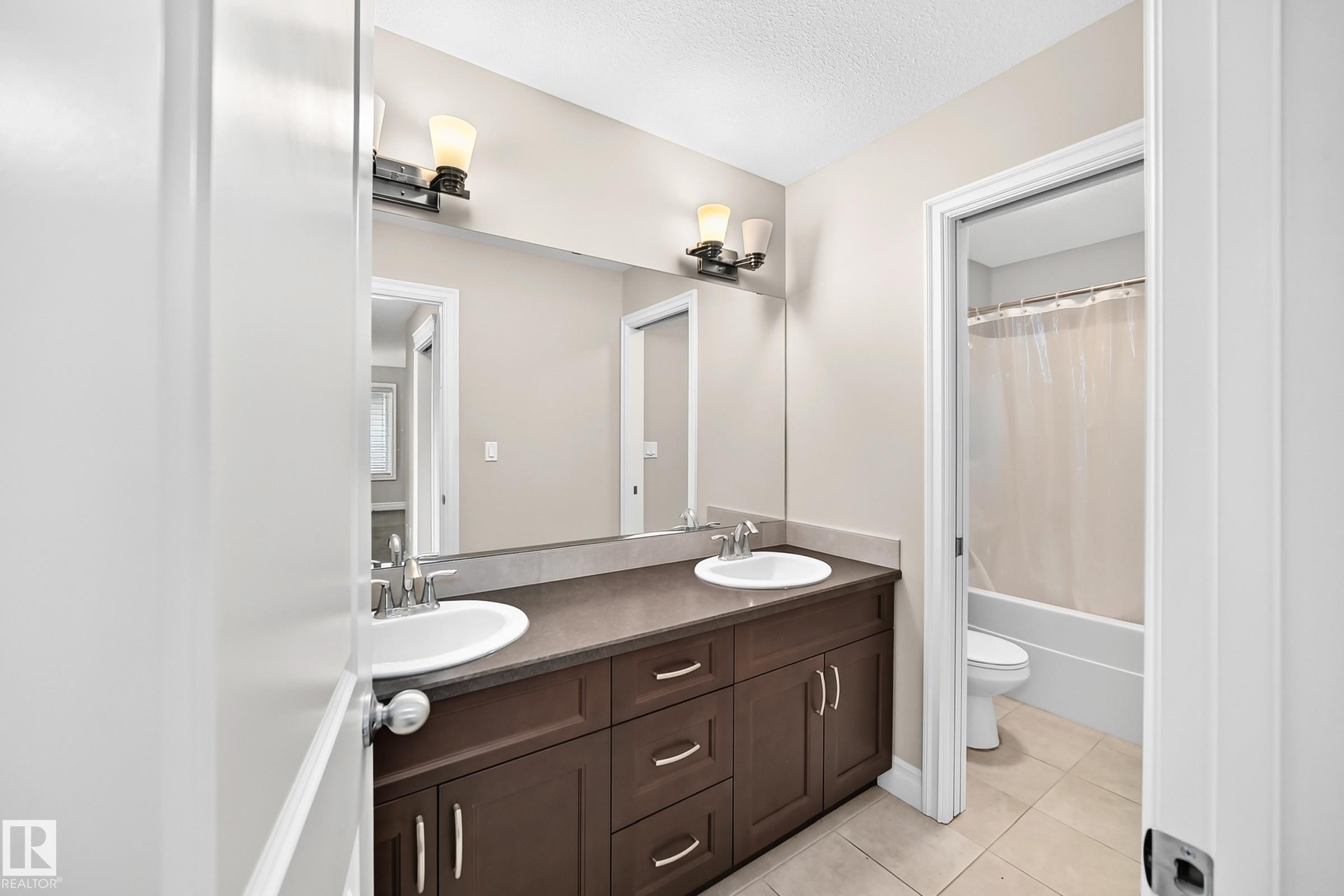13032 208 Street Nw, Edmonton, AB - Indoor Photo Showing Bathroom