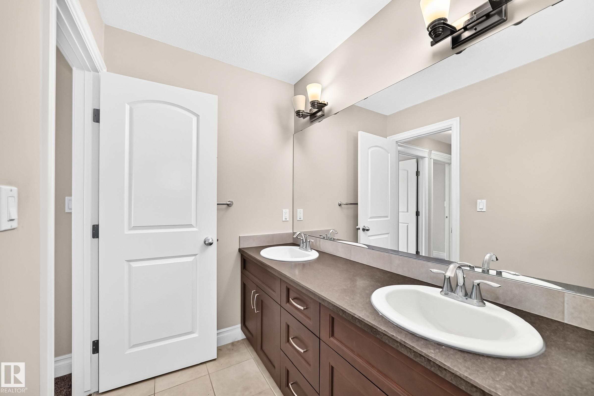 13032 208 Street Nw, Edmonton, AB - Indoor Photo Showing Bathroom