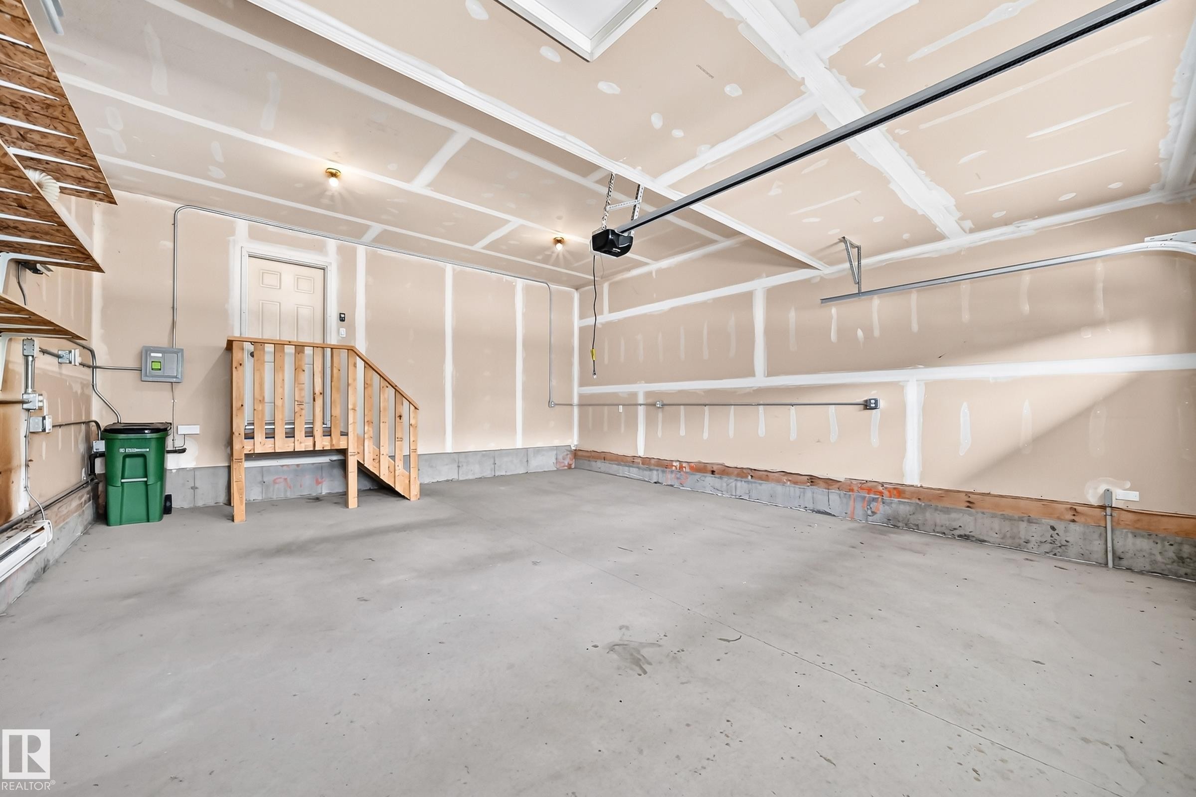 13032 208 Street Nw, Edmonton, AB - Indoor Photo Showing Garage