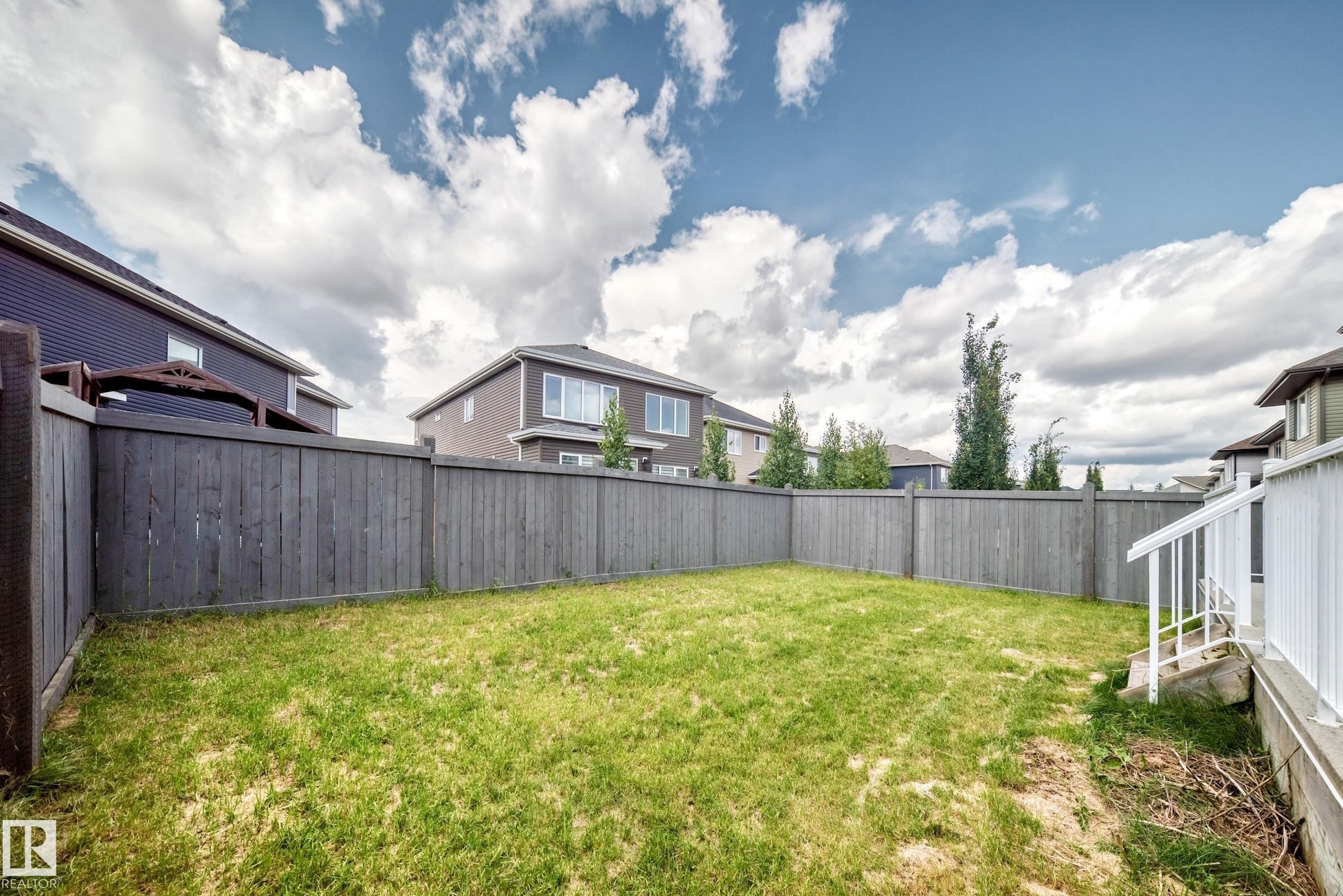 13032 208 Street Nw, Edmonton, AB - Outdoor