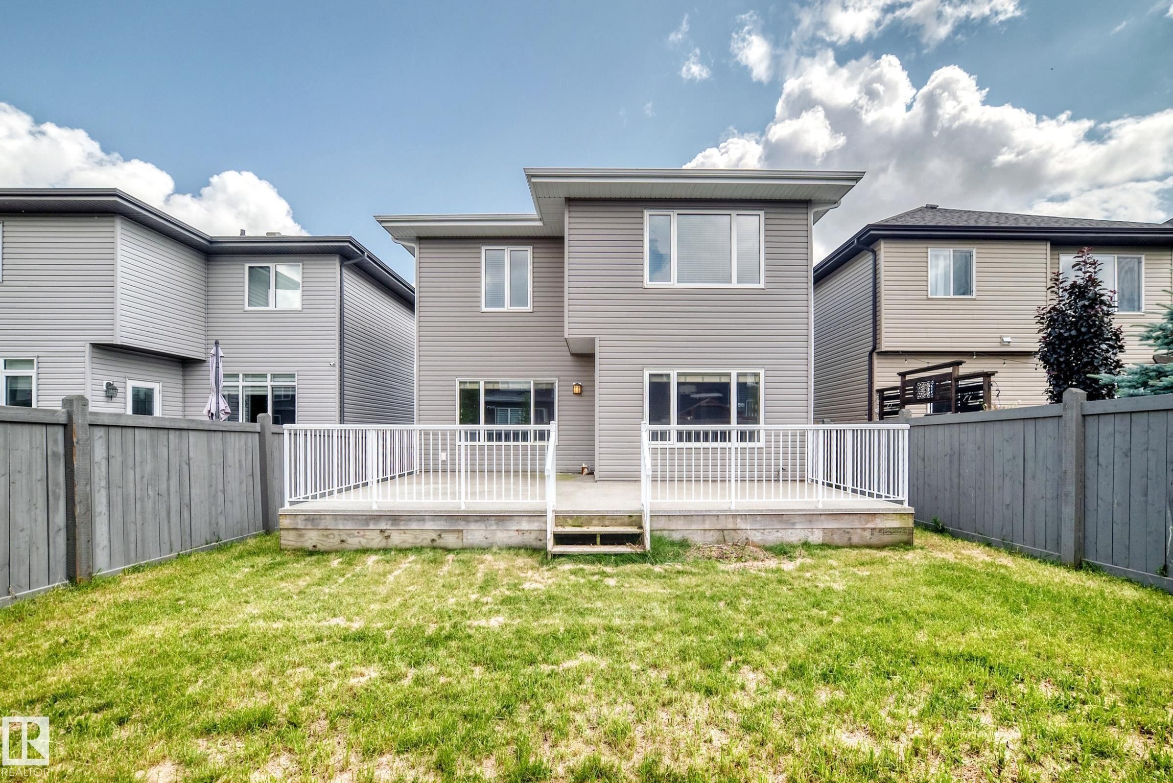 13032 208 Street Nw, Edmonton, AB - Outdoor