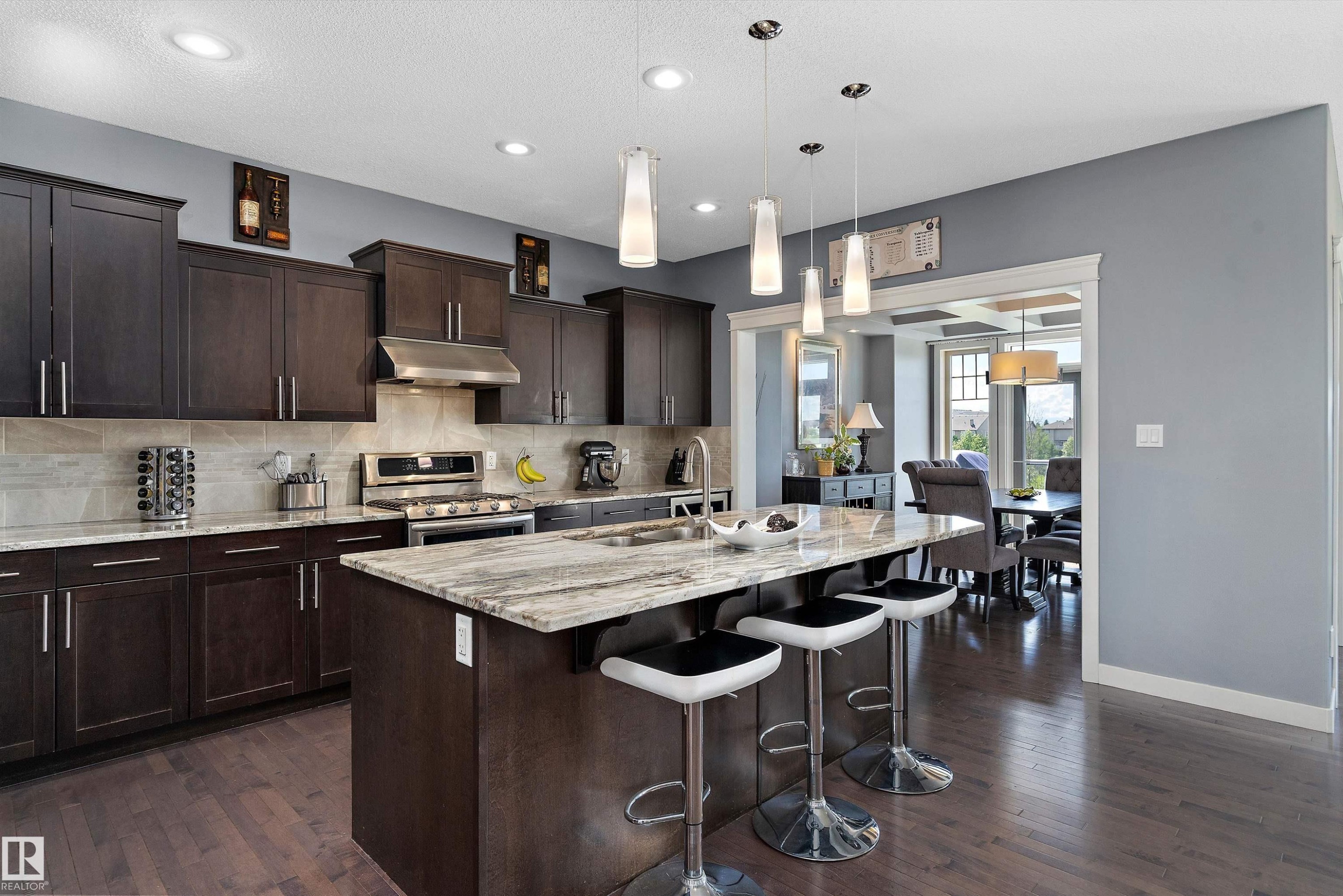 1708 32 Street Nw, Edmonton, AB - Indoor Photo Showing Kitchen With Upgraded Kitchen