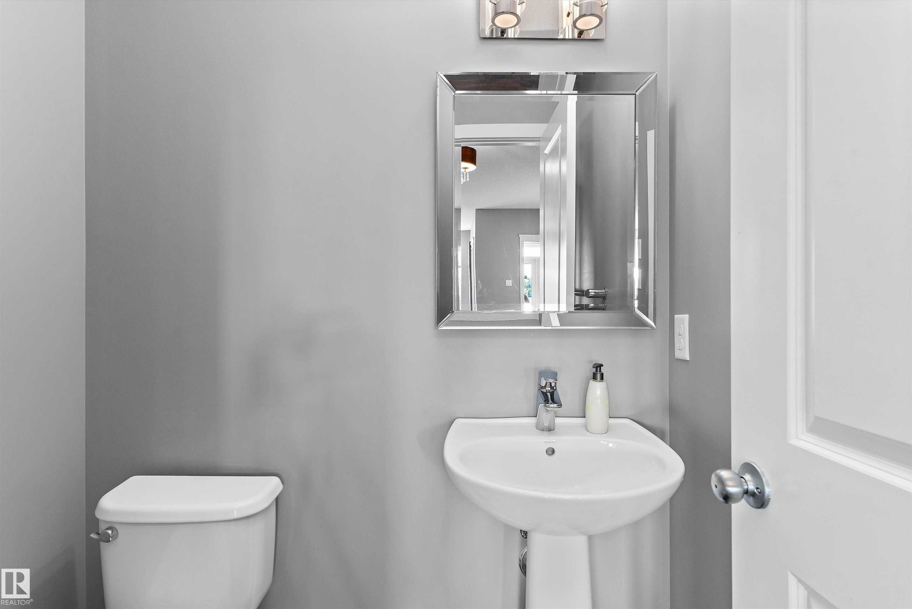 1708 32 Street Nw, Edmonton, AB - Indoor Photo Showing Bathroom