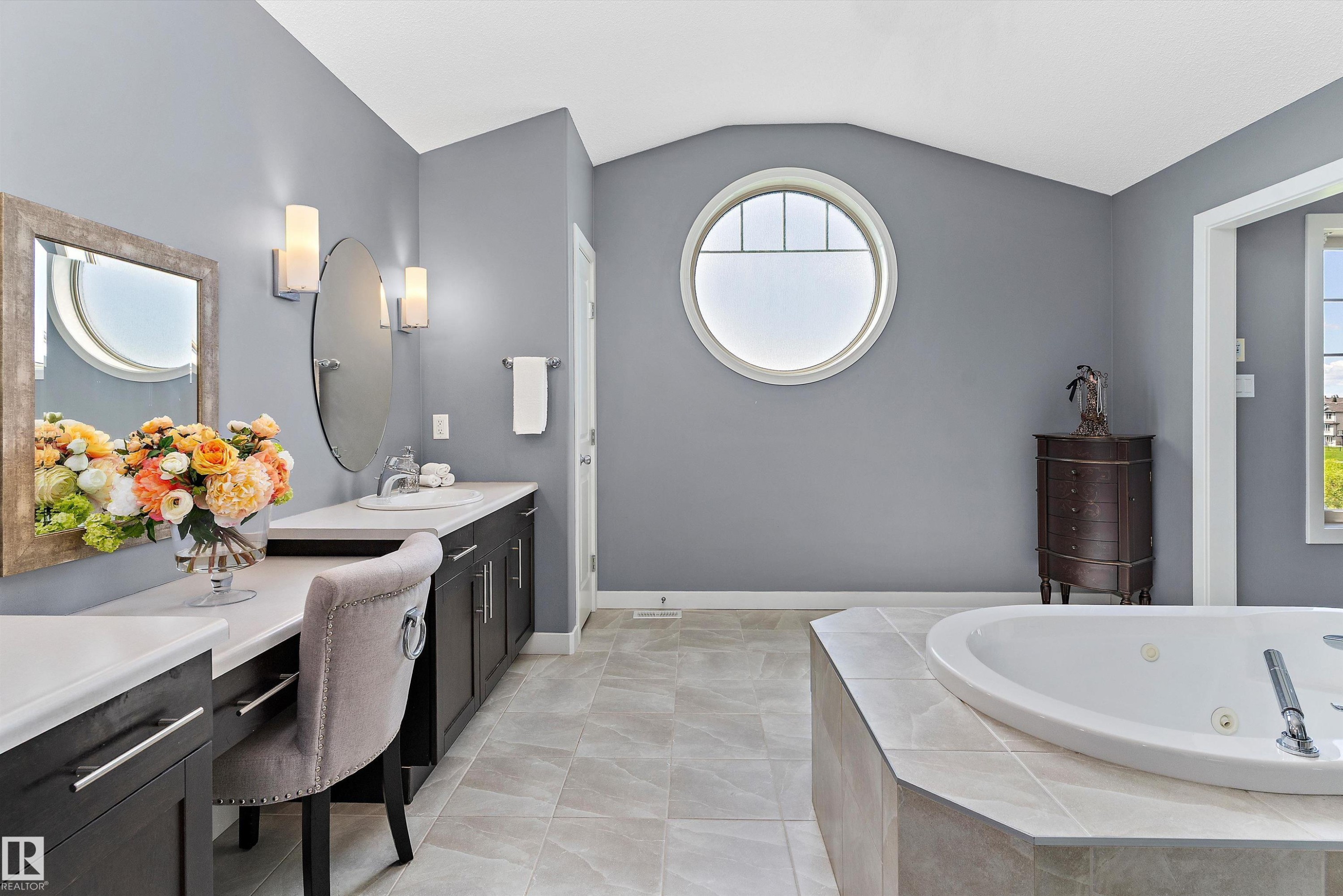 1708 32 Street Nw, Edmonton, AB - Indoor Photo Showing Bathroom