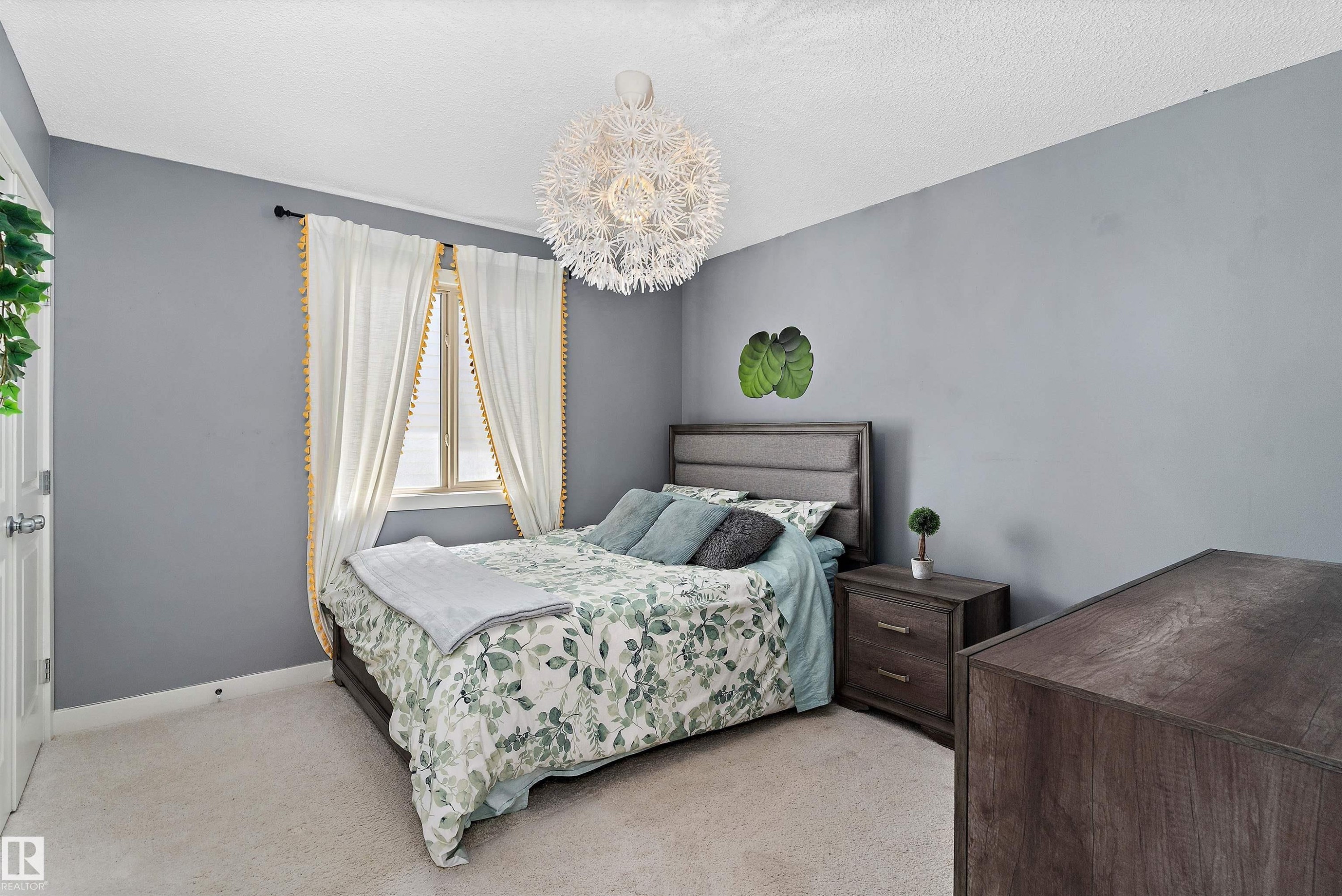 1708 32 Street Nw, Edmonton, AB - Indoor Photo Showing Bedroom