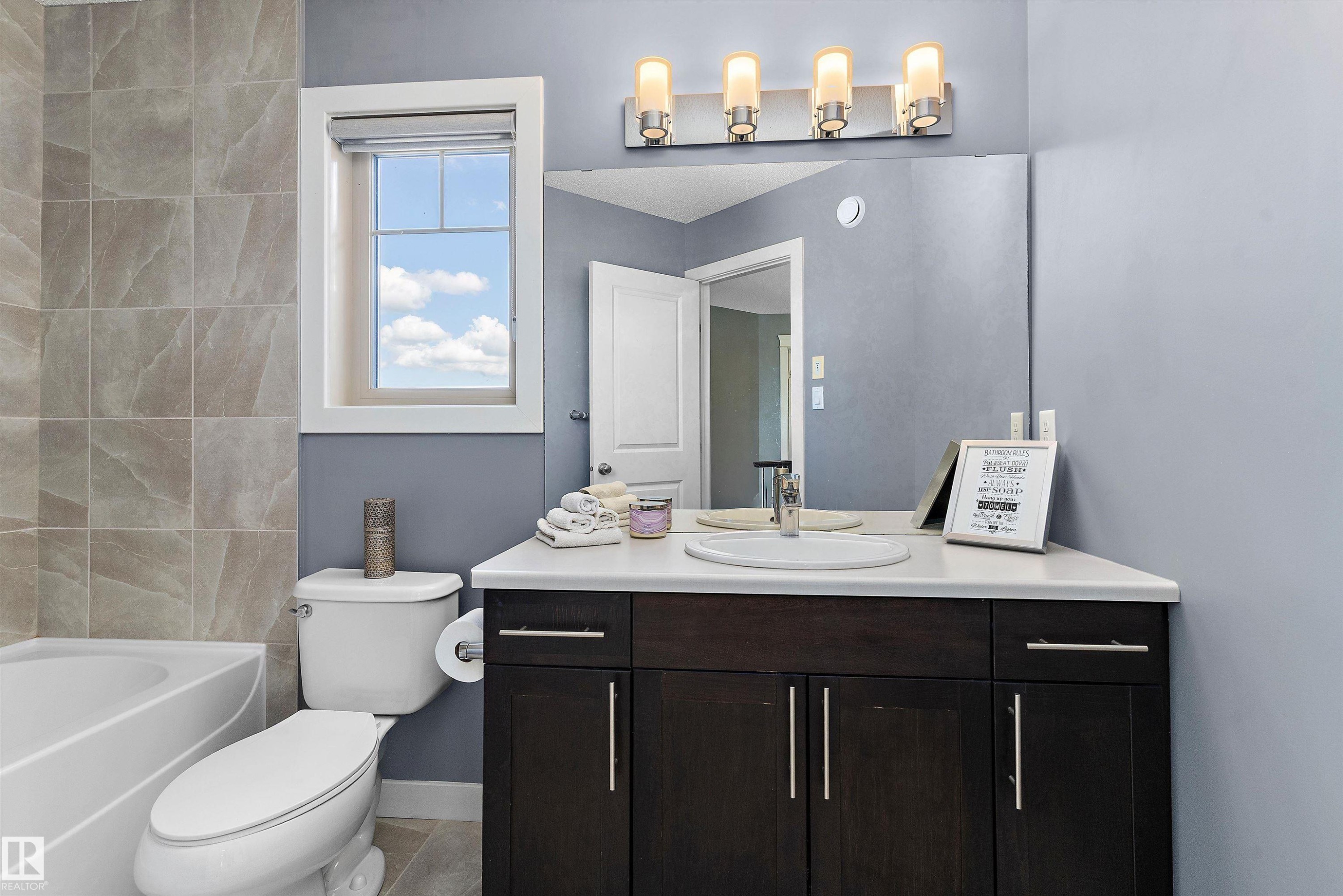 1708 32 Street Nw, Edmonton, AB - Indoor Photo Showing Bathroom