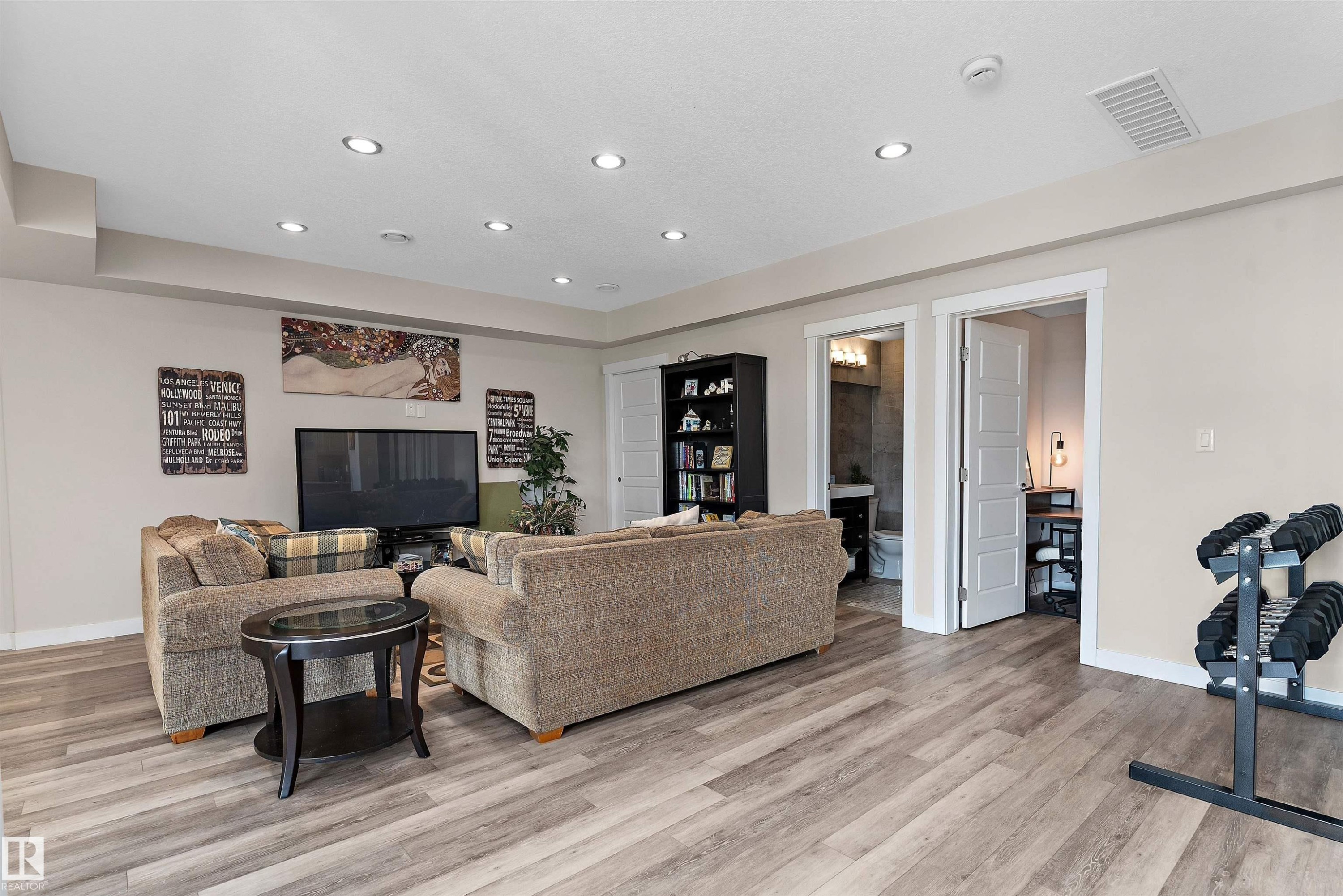 1708 32 Street Nw, Edmonton, AB - Indoor Photo Showing Living Room