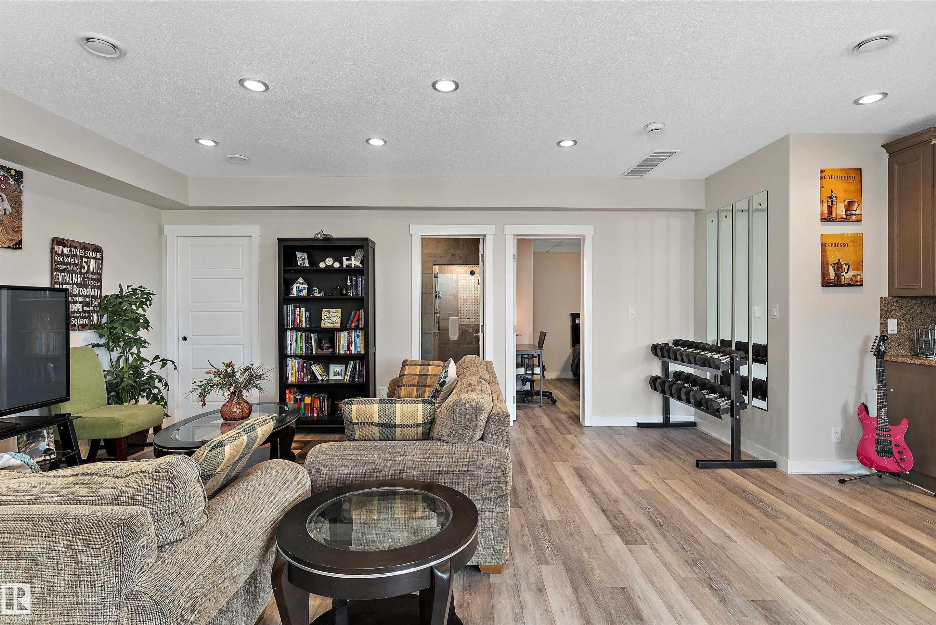 1708 32 Street Nw, Edmonton, AB - Indoor Photo Showing Living Room