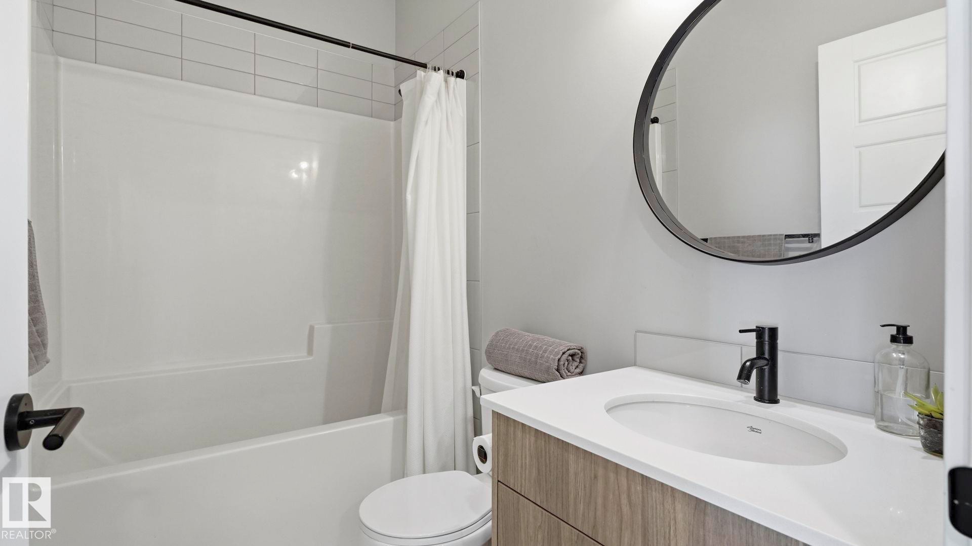 #80 804 Welsh Dr Sw, Edmonton, AB - Indoor Photo Showing Bathroom