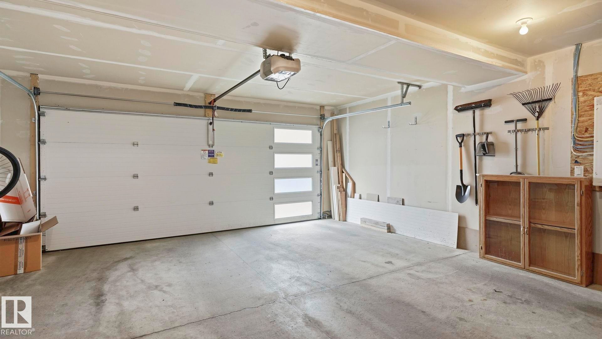 #80 804 Welsh Dr Sw, Edmonton, AB - Indoor Photo Showing Garage