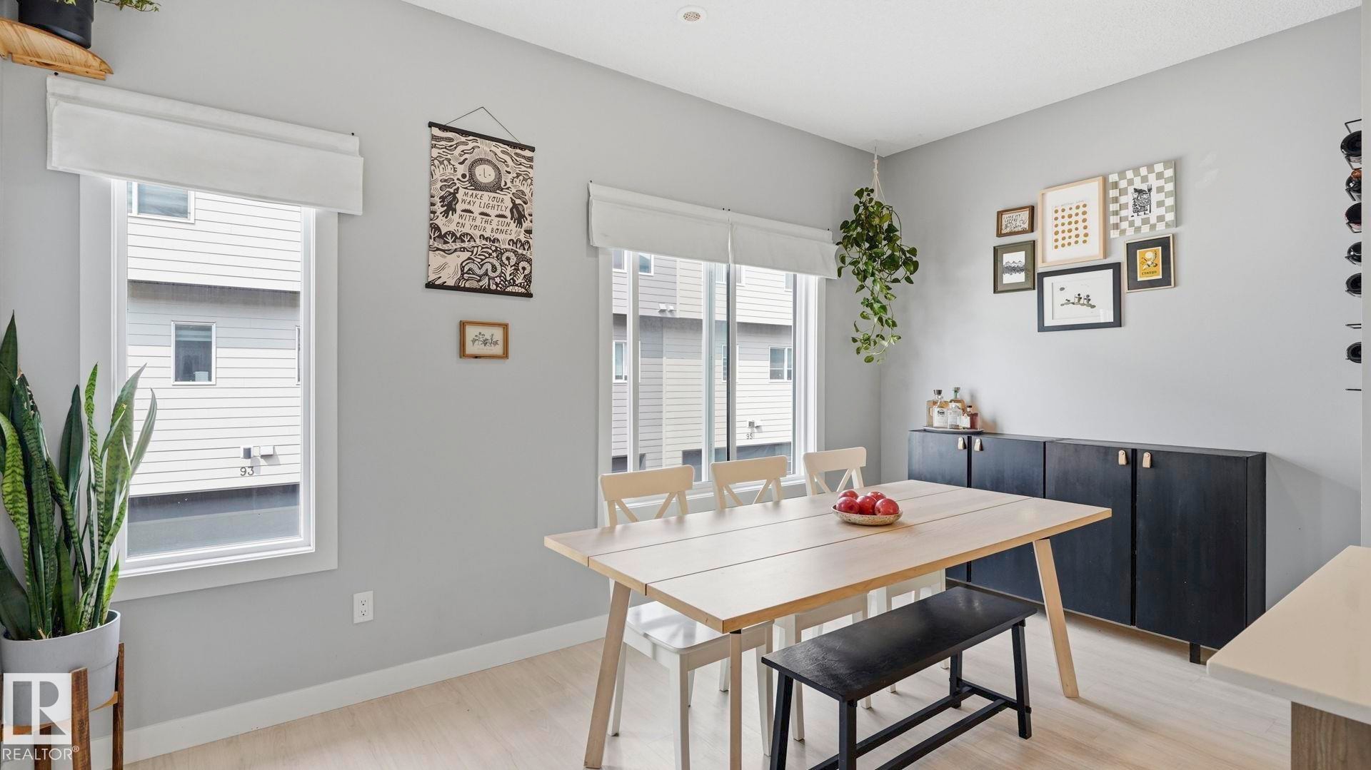 #80 804 Welsh Dr Sw, Edmonton, AB - Indoor Photo Showing Dining Room