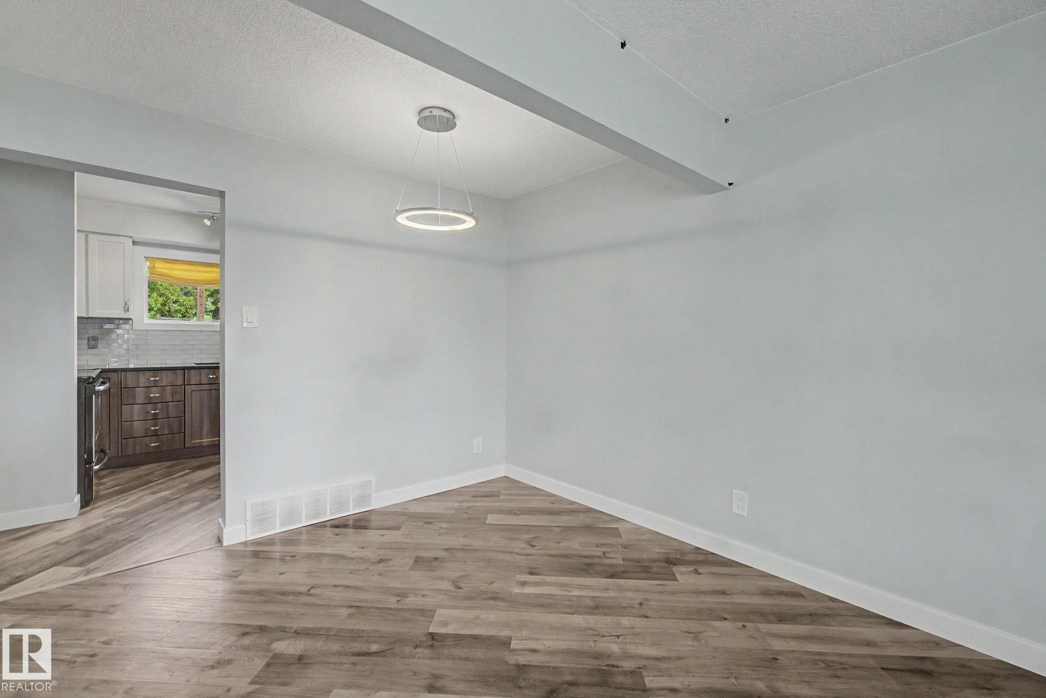 5142 106A Street Nw, Edmonton, AB - Indoor Photo Showing Other Room