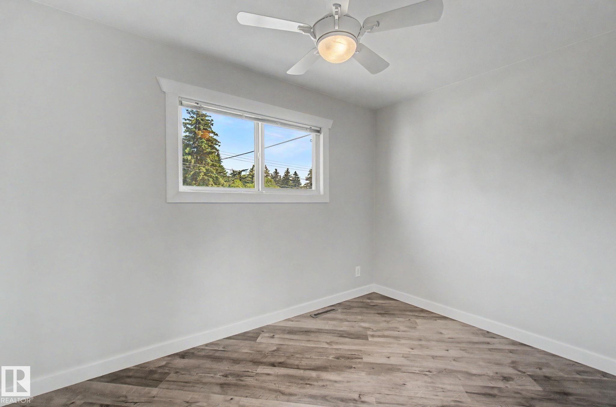 5142 106A Street Nw, Edmonton, AB - Indoor Photo Showing Other Room