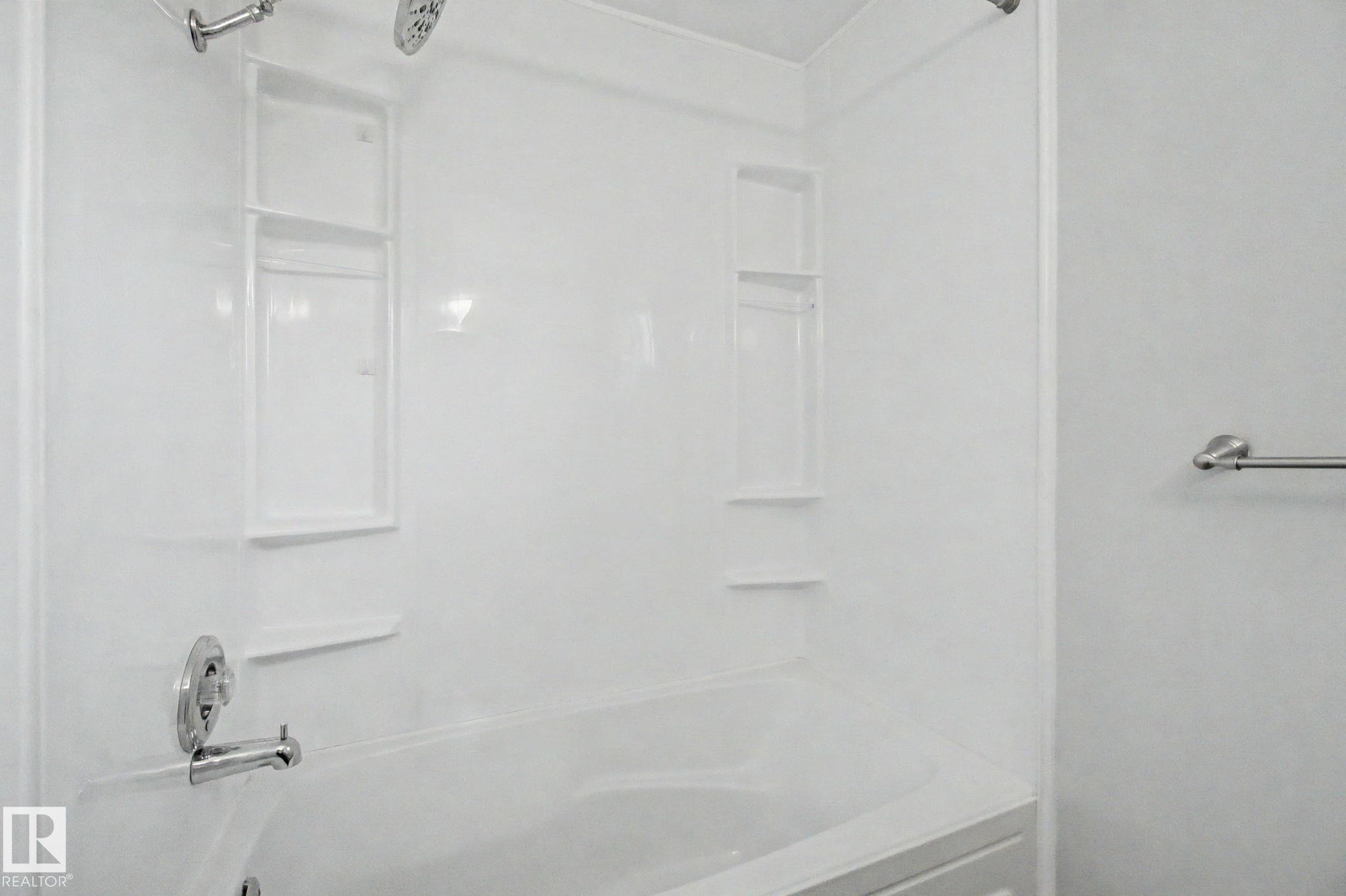 5142 106A Street Nw, Edmonton, AB - Indoor Photo Showing Bathroom