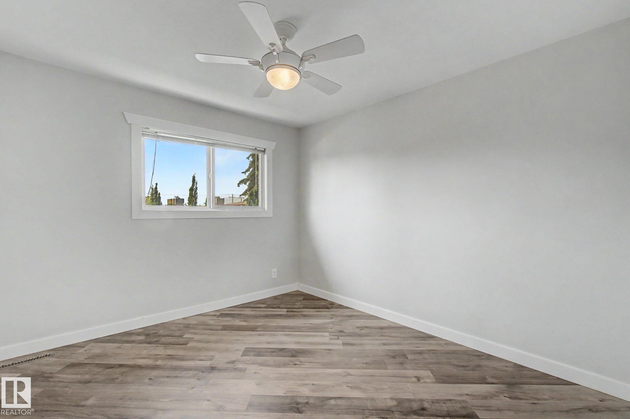 5142 106A Street Nw, Edmonton, AB - Indoor Photo Showing Other Room