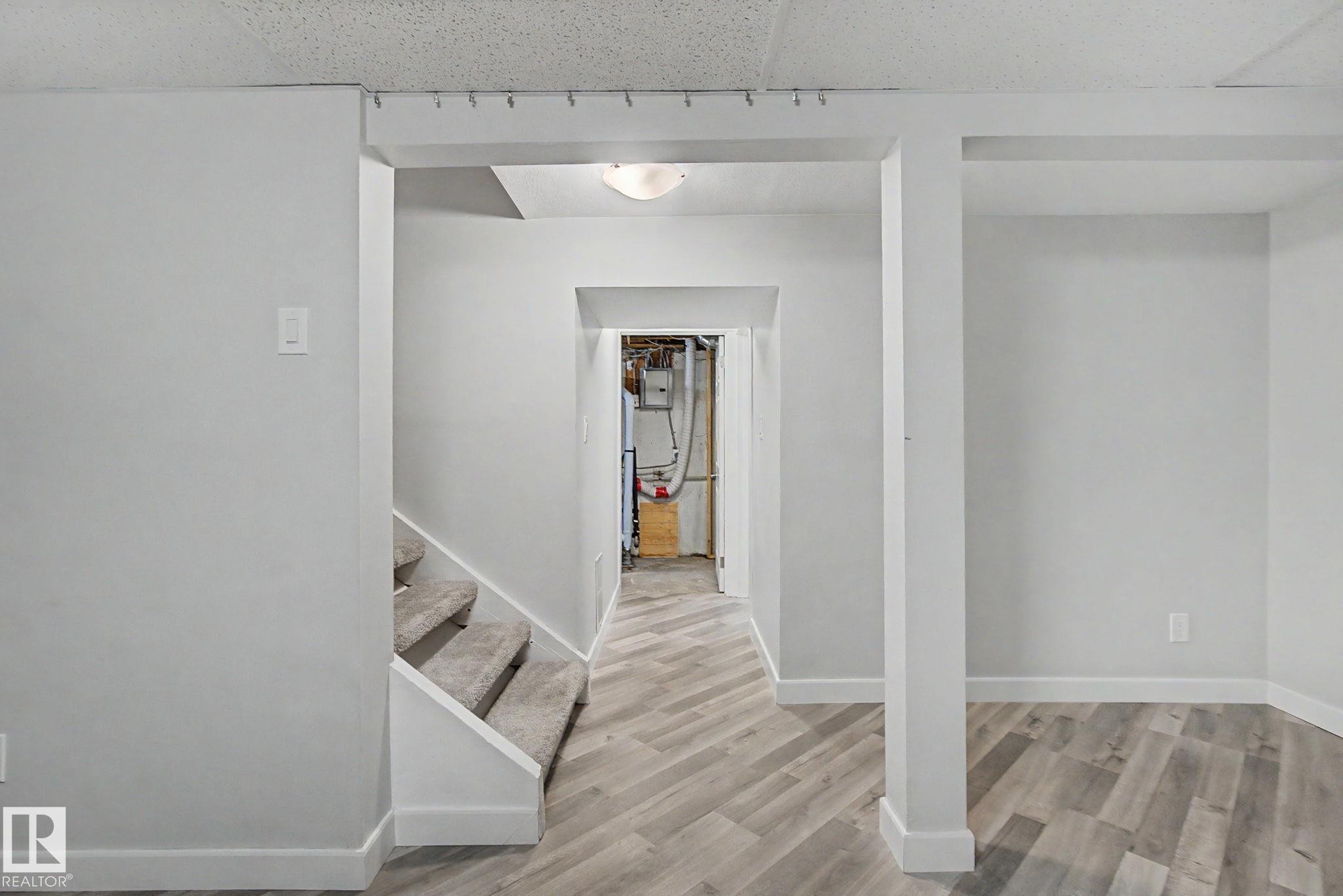 5142 106A Street Nw, Edmonton, AB - Indoor Photo Showing Other Room