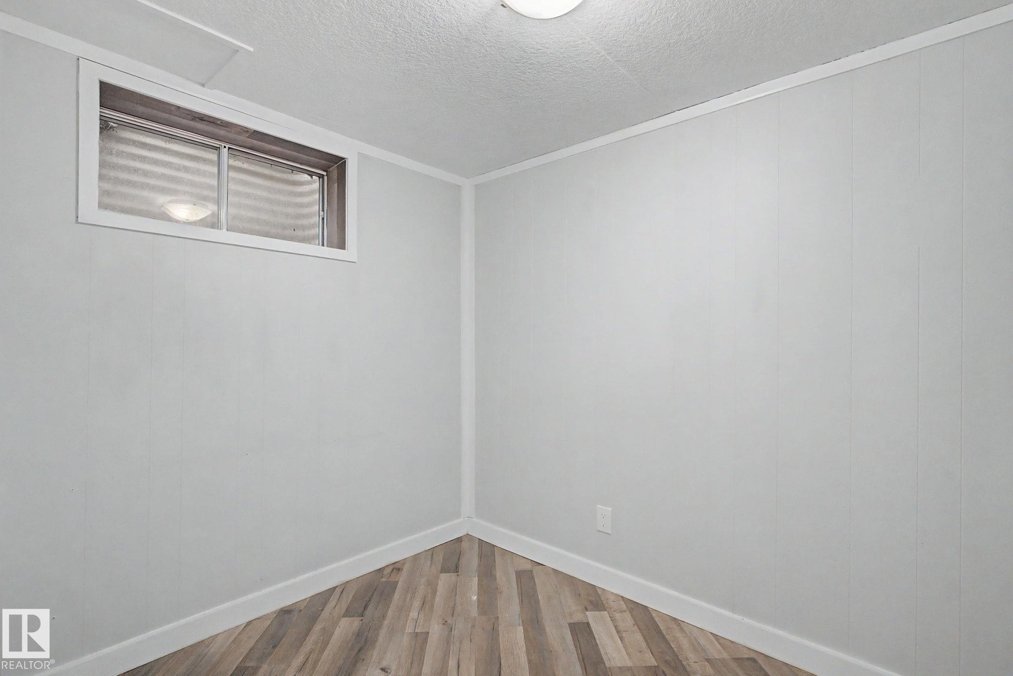 5142 106A Street Nw, Edmonton, AB - Indoor Photo Showing Other Room
