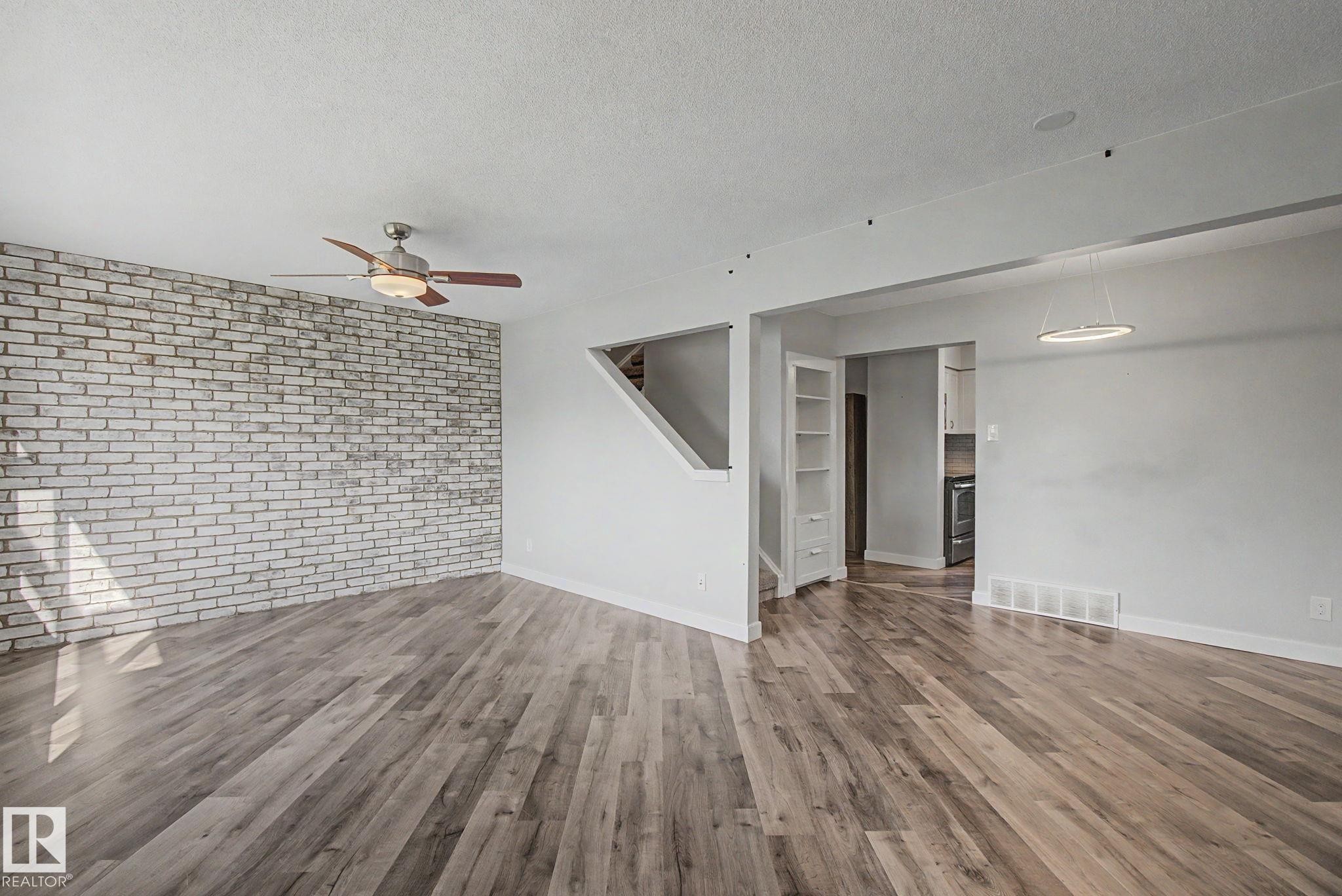 5142 106A Street Nw, Edmonton, AB - Indoor Photo Showing Other Room