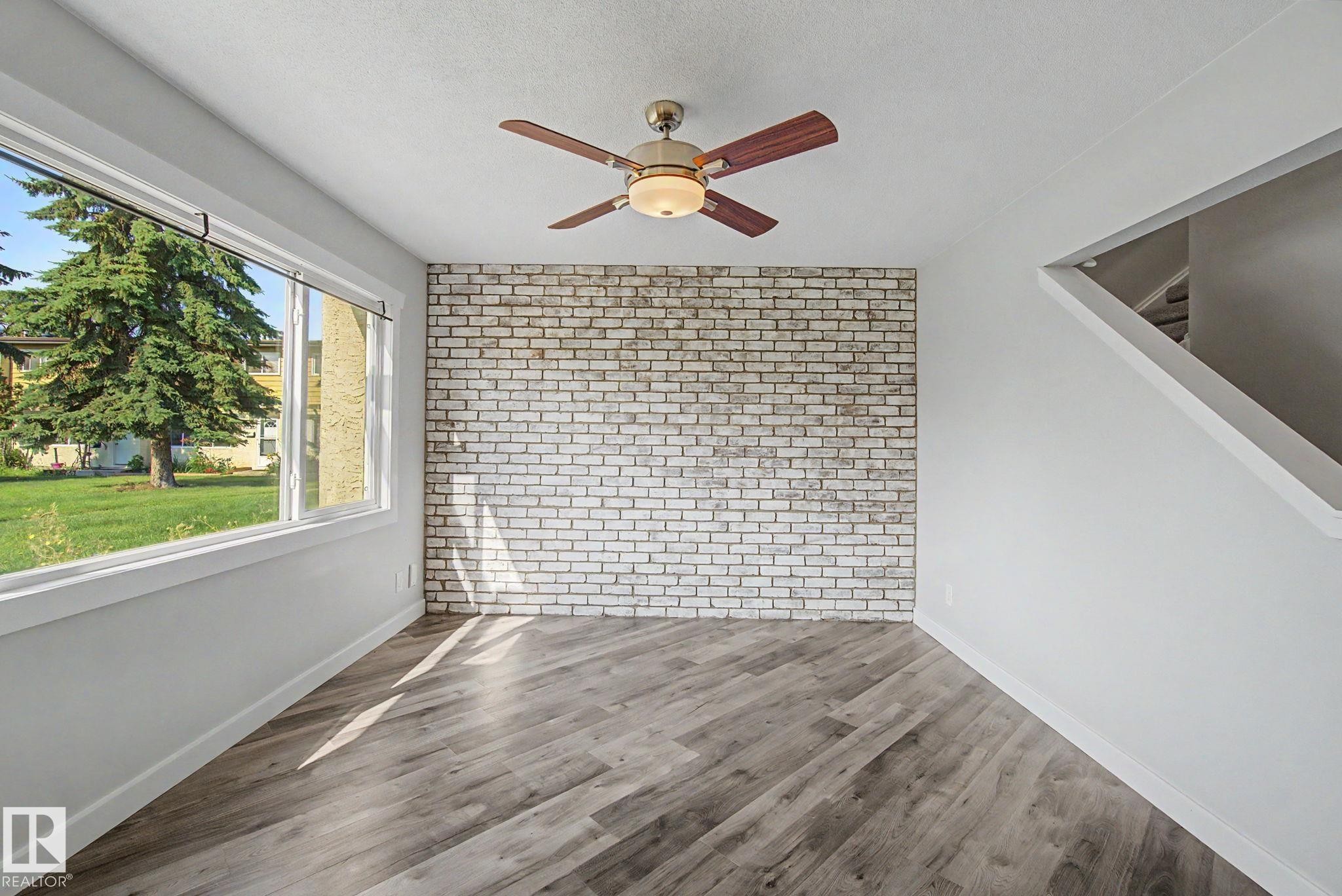 5142 106A Street Nw, Edmonton, AB - Indoor Photo Showing Other Room