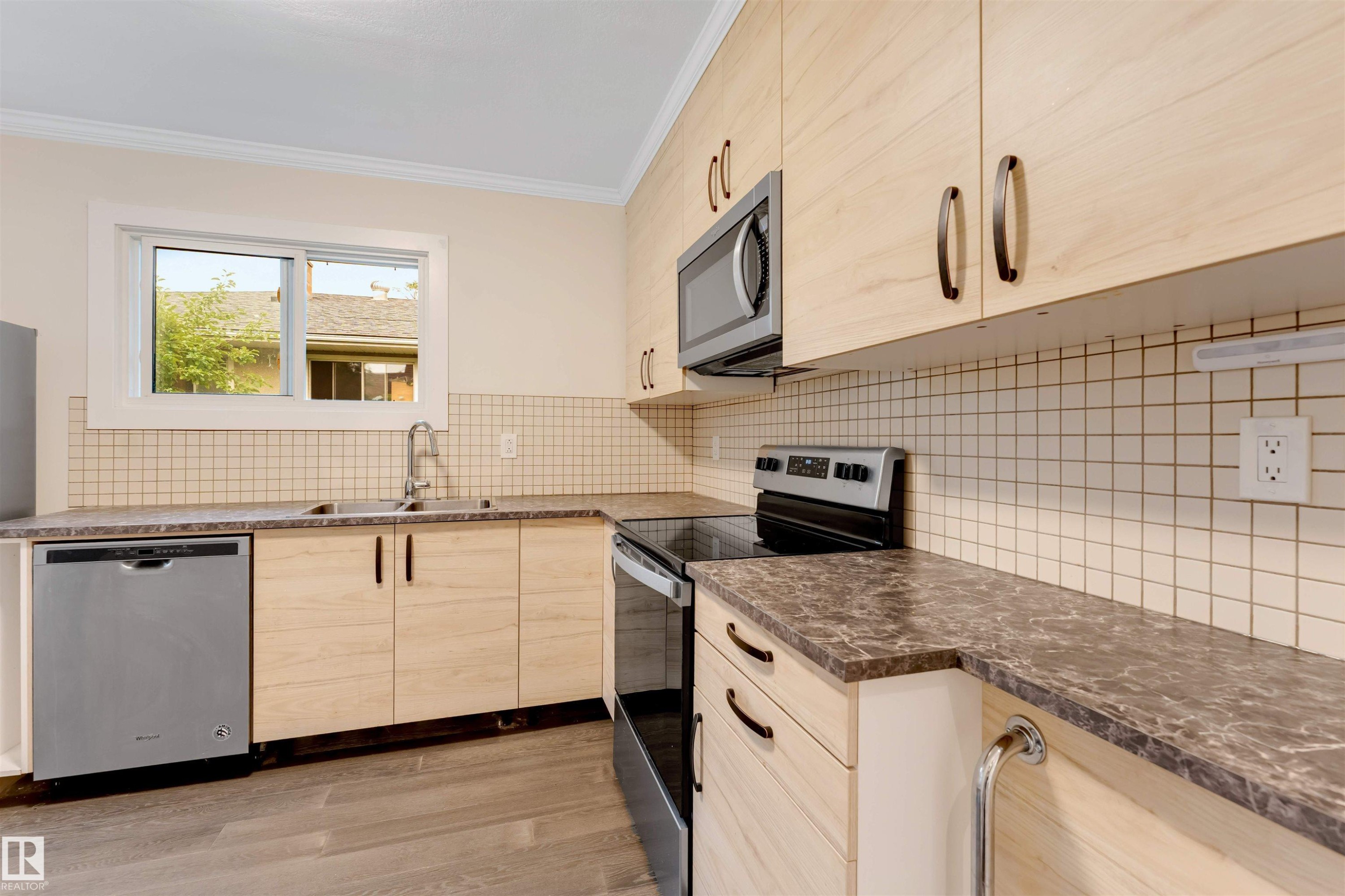 12105 87 Street Nw, Edmonton, AB - Indoor Photo Showing Kitchen With Double Sink With Upgraded Kitchen